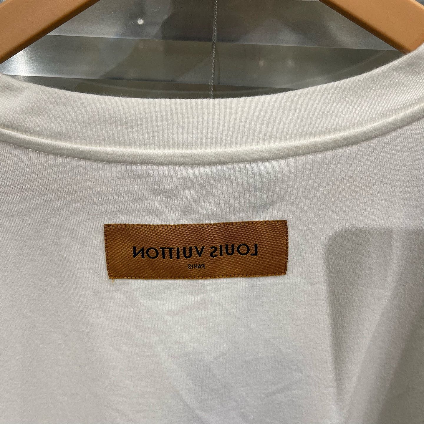 Louis Vuitton Louis Vuitton Embossed Logo T-Shirt Size XL Size US XL / EU 56 / 4 - 6 Thumbnail
