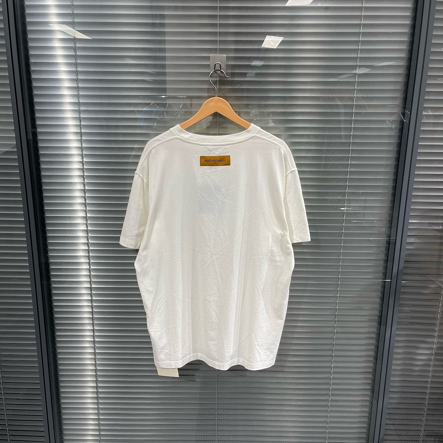 Louis Vuitton Louis Vuitton Embossed Logo T-Shirt Size XL Size US XL / EU 56 / 4 - 2 Thumbnail