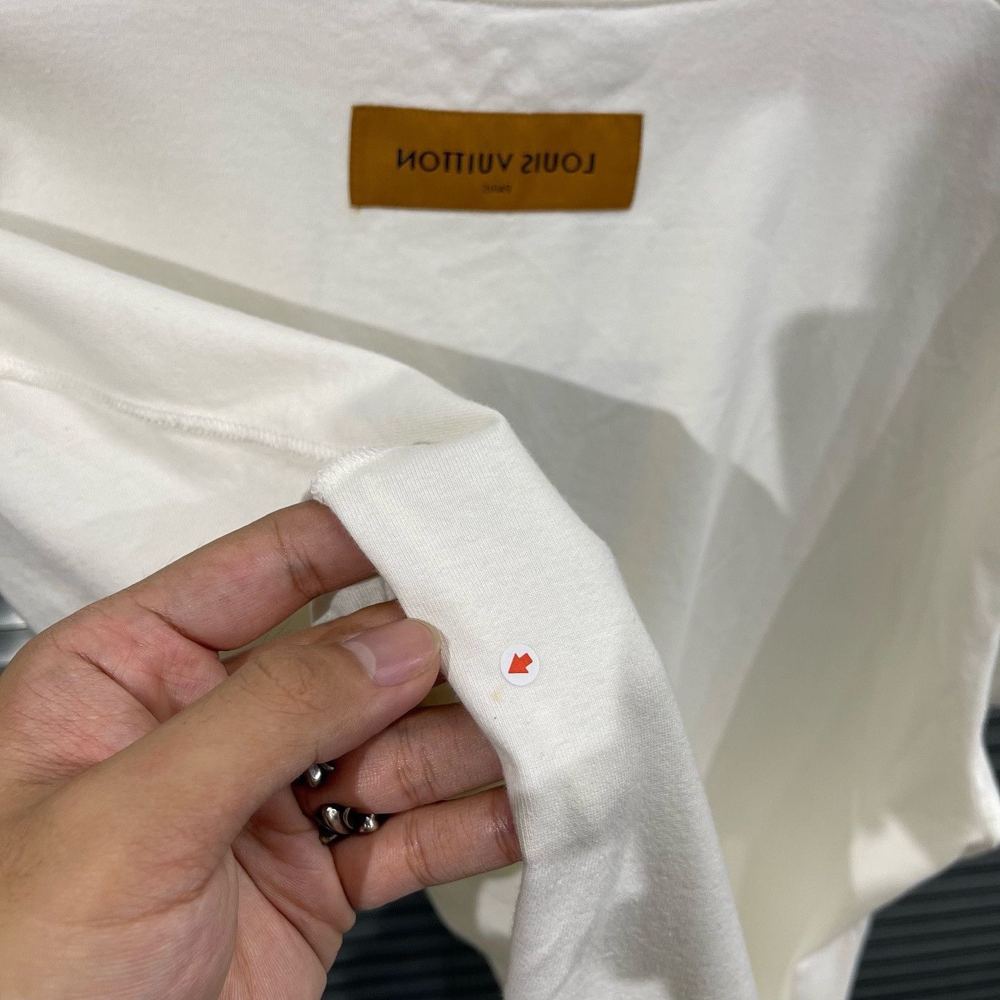 Louis Vuitton Louis Vuitton Embossed Logo T-Shirt Size XL Size US XL / EU 56 / 4 - 7 Thumbnail