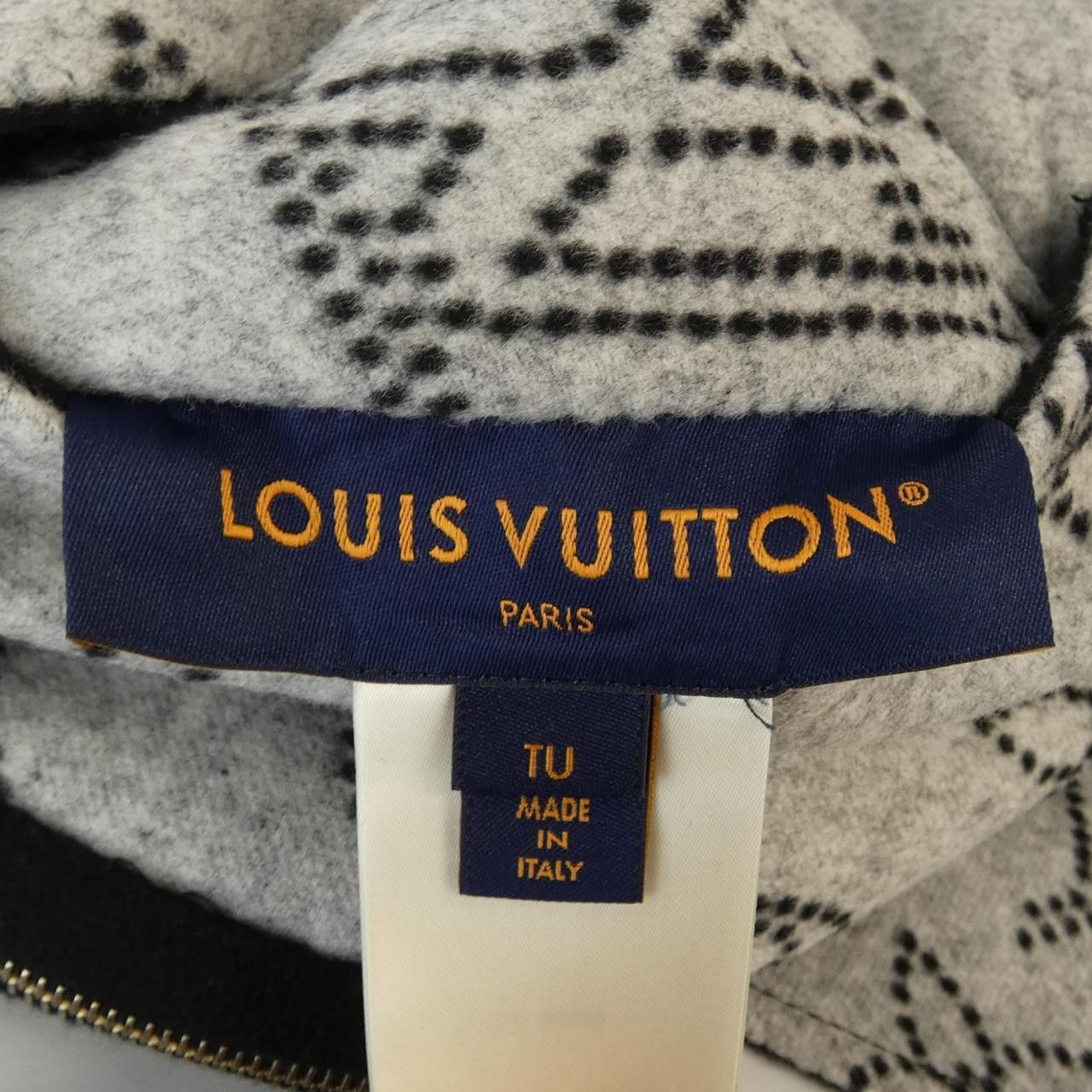 Louis Vuitton Louis Vuitton Louis Vuitton Wool Blend Cape Textile Outerwear FSCO08PGY DUTY FREE for USA Size ONE SIZE - 4 Thumbnail