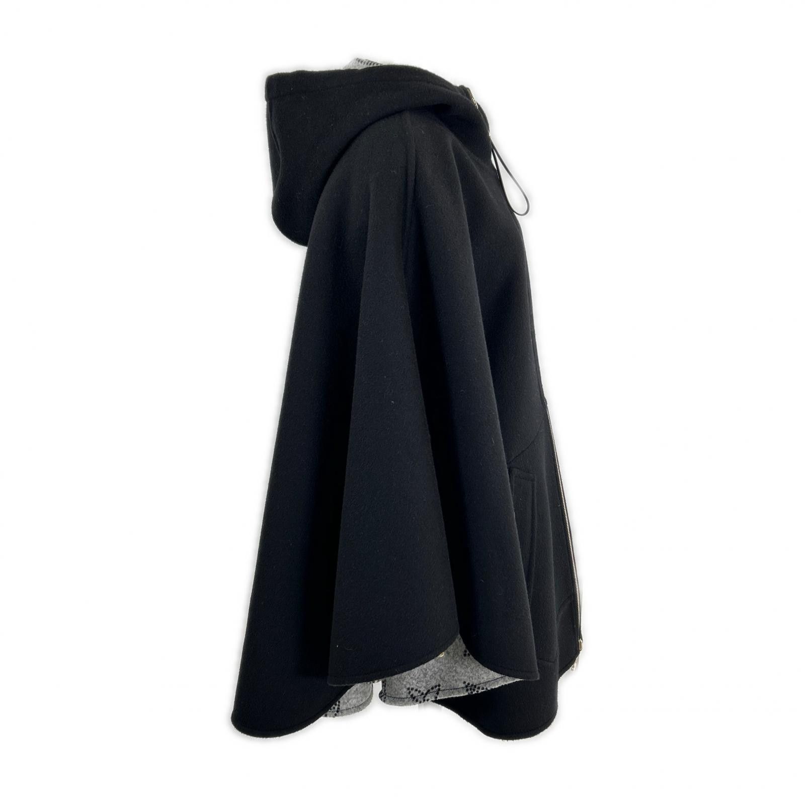 Louis Vuitton Louis Vuitton Louis Vuitton Mahina Monogram Wool Cape Textile Outerwear FSCO08 DUTY FREE for USA Size ONE SIZE - 8 Thumbnail