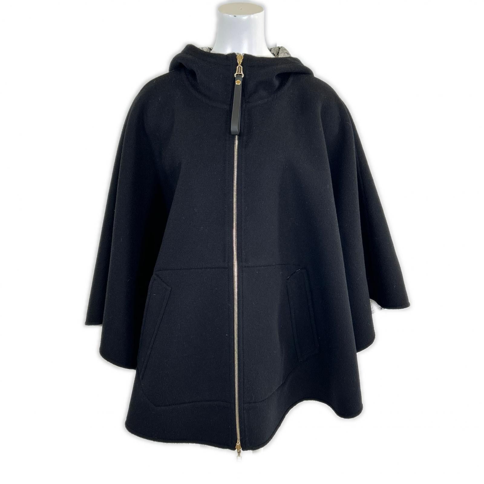 Louis Vuitton Louis Vuitton Louis Vuitton Mahina Monogram Wool Cape Textile Outerwear FSCO08 DUTY FREE for USA Size ONE SIZE - 5 Thumbnail