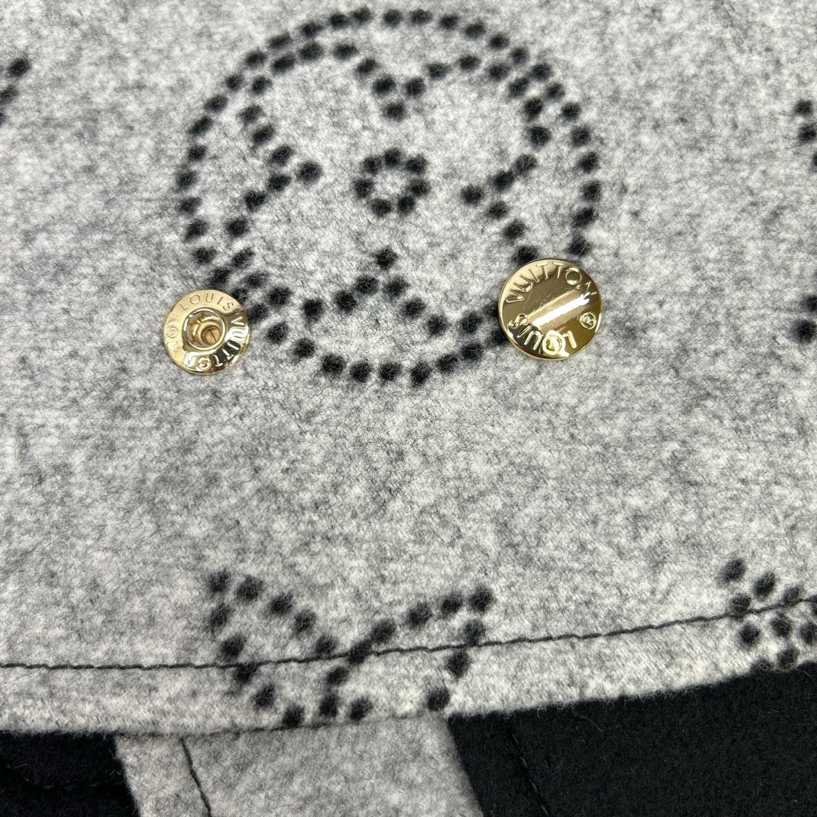 Louis Vuitton Louis Vuitton Louis Vuitton Mahina Monogram Wool Cape Textile Outerwear FSCO08 DUTY FREE for USA Size ONE SIZE - 16 Thumbnail