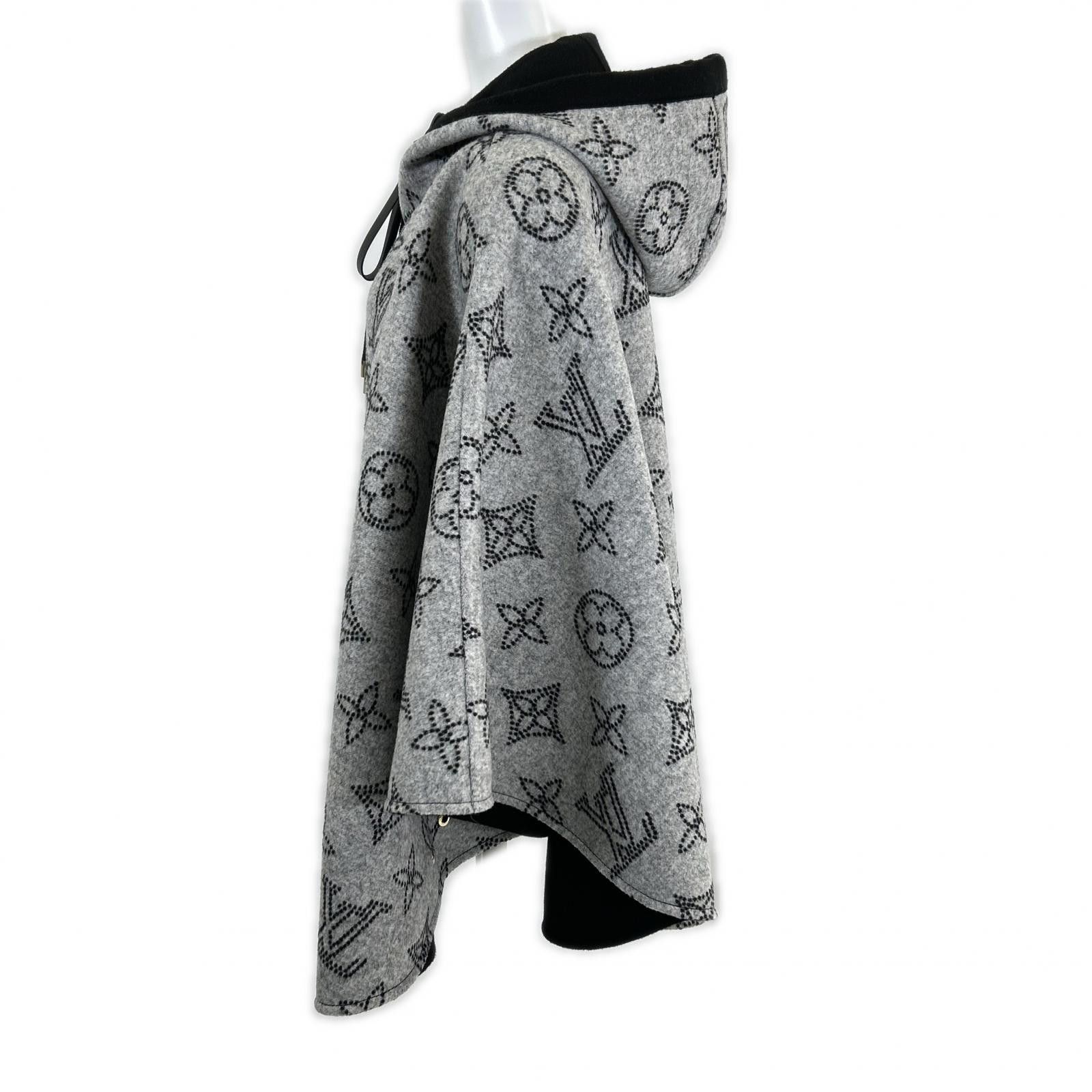 Louis Vuitton Louis Vuitton Louis Vuitton Mahina Monogram Wool Cape Textile Outerwear FSCO08 DUTY FREE for USA Size ONE SIZE - 2 Thumbnail