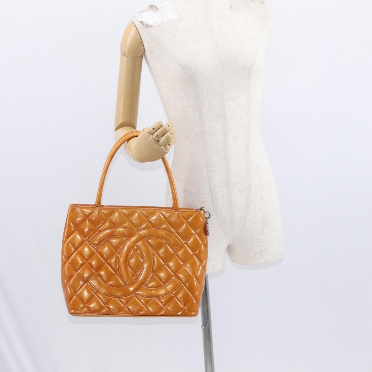 Chanel Chanel Medallion Tote Quilted Patent Size ONE SIZE - 14 Thumbnail