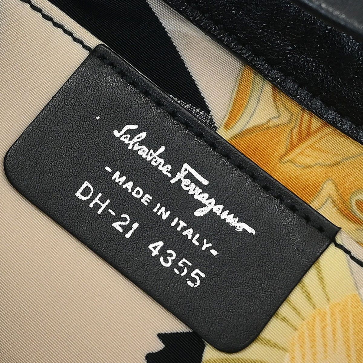 Salvatore Ferragamo Salvatore Ferragamo Vara Bow Hobo Leather Size ONE SIZE - 4 Thumbnail