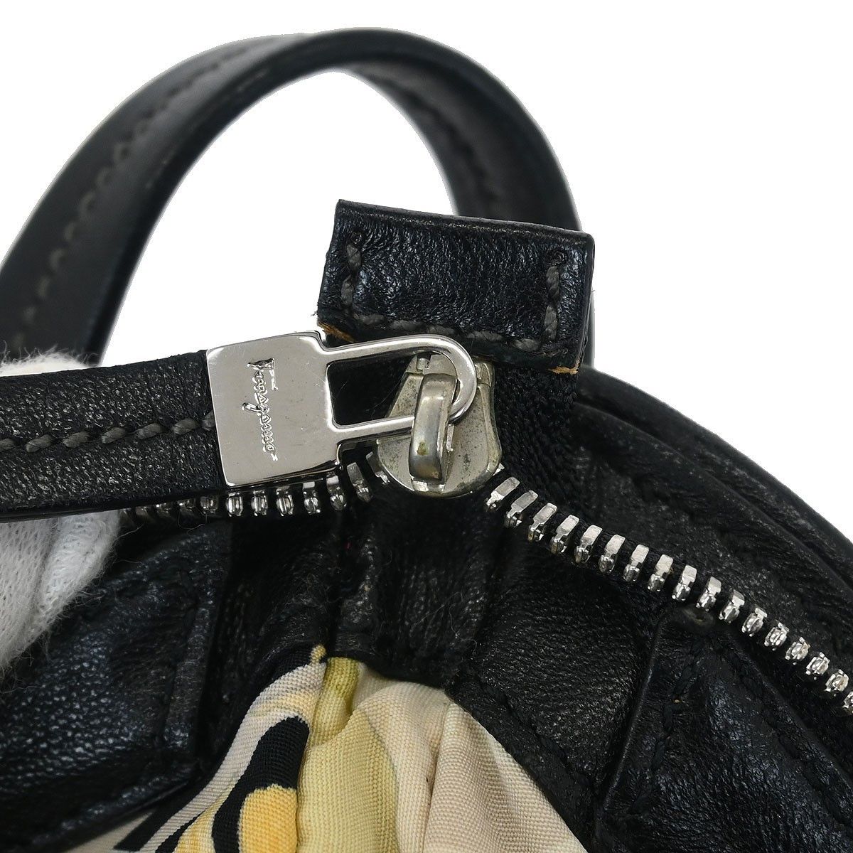 Salvatore Ferragamo Salvatore Ferragamo Vara Bow Hobo Leather Size ONE SIZE - 10 Thumbnail