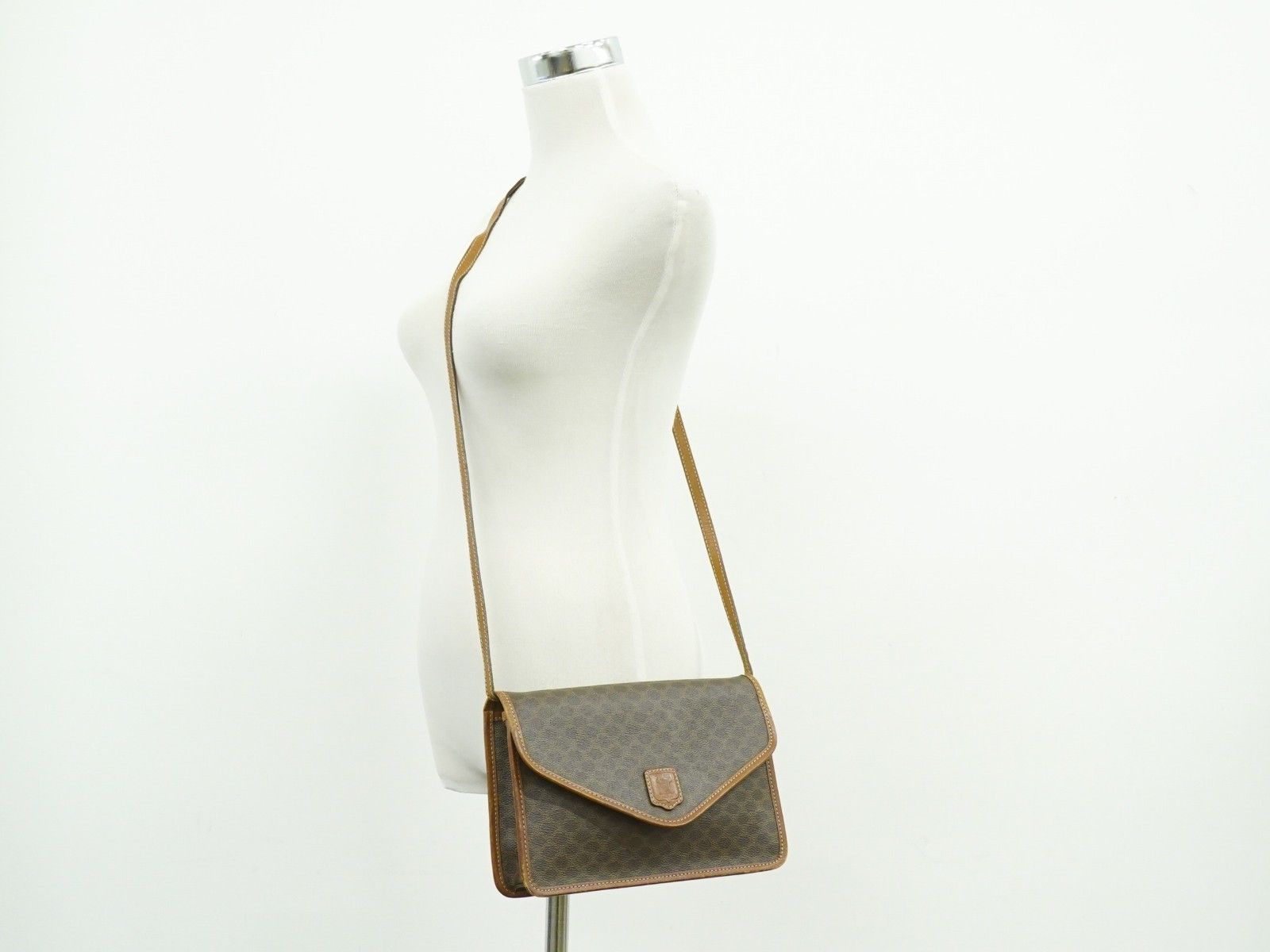 Celine Celine Vintage Macadam Shoulder Bag Canvas and Leather Size ONE SIZE - 10 Thumbnail