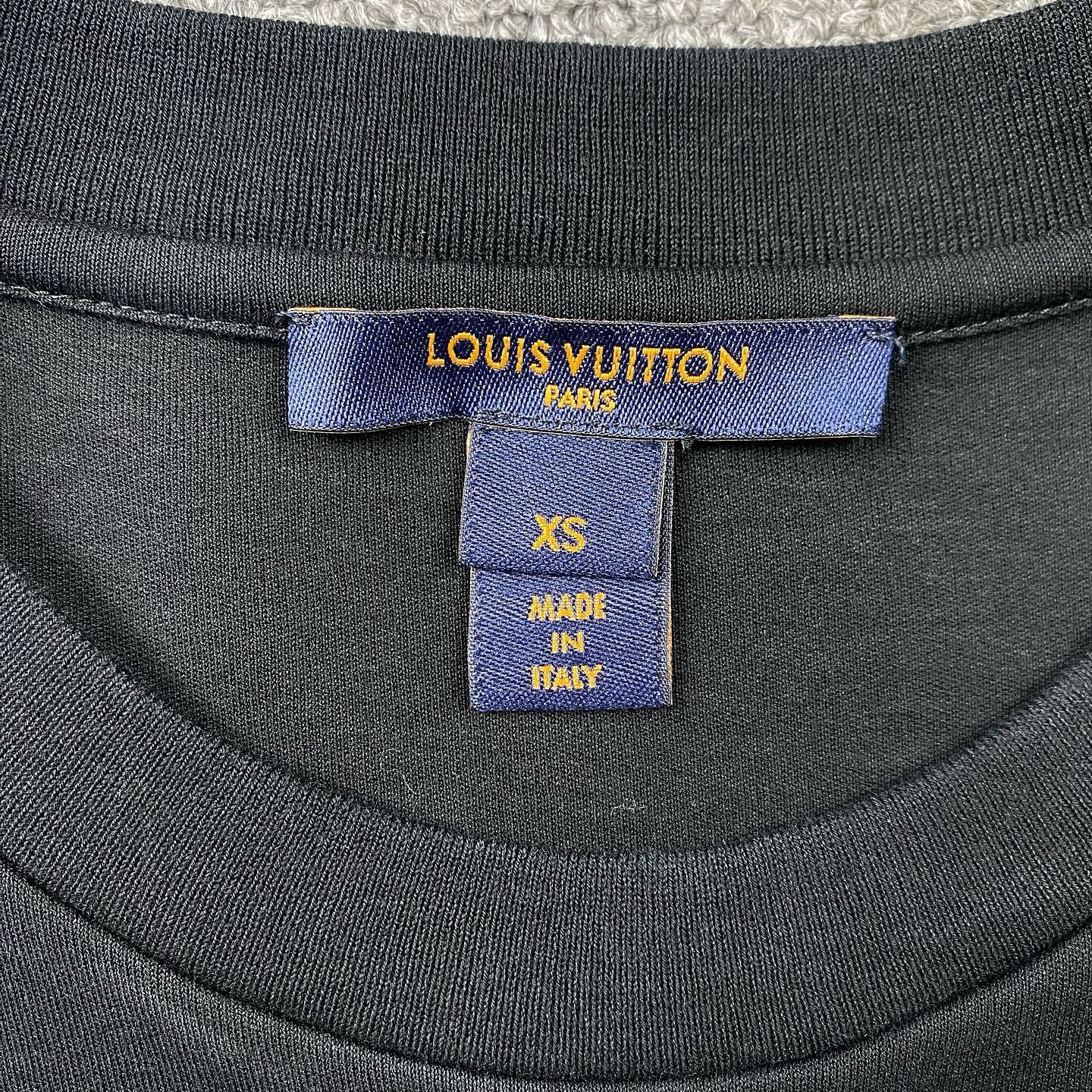 Louis Vuitton Louis Vuitton Circular Logo Graphic T-Shirt Size XS Size XS / US 0-2 / IT 36-38 - 6 Thumbnail