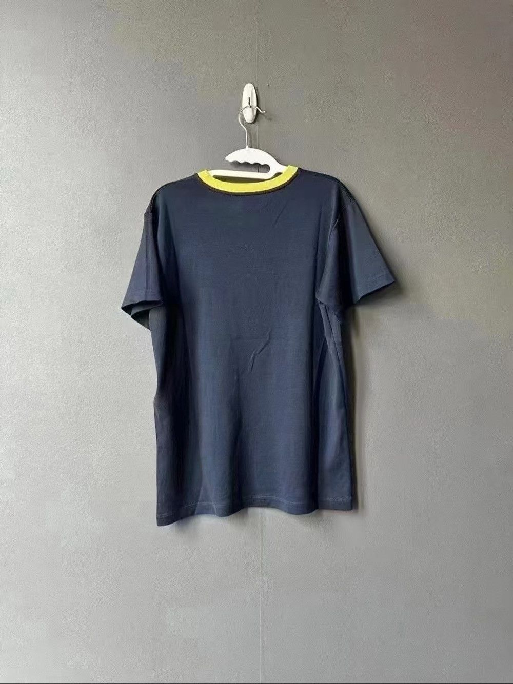 Louis Vuitton Louis Vuitton Logo Chain T-Shirt Size M Size M / US 6-8 / IT 42-44 - 2 Thumbnail