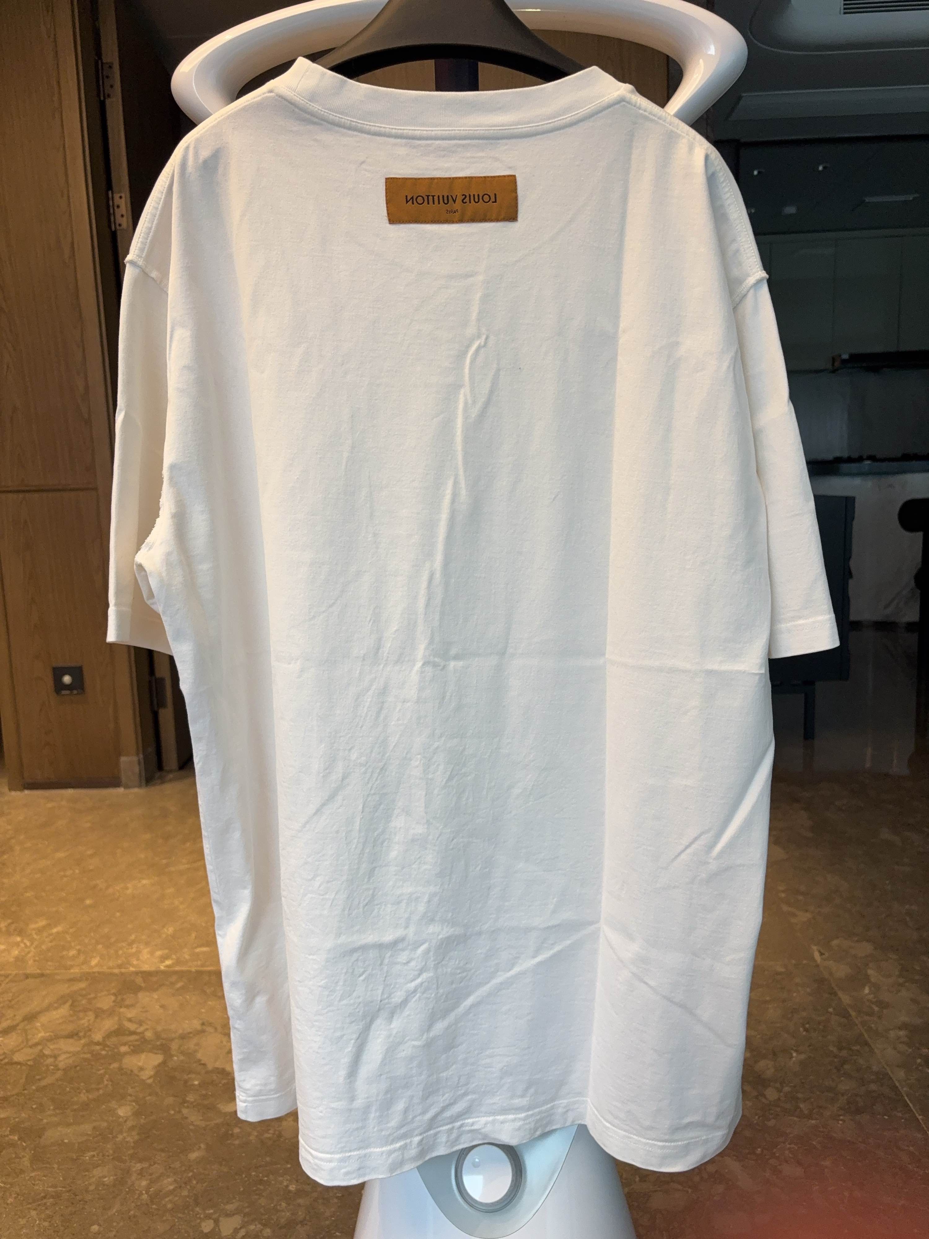 Louis Vuitton Louis Vuitton Embossed Logo T-Shirt Size XXL Size US XXL / EU 58 / 5 - 2 Thumbnail