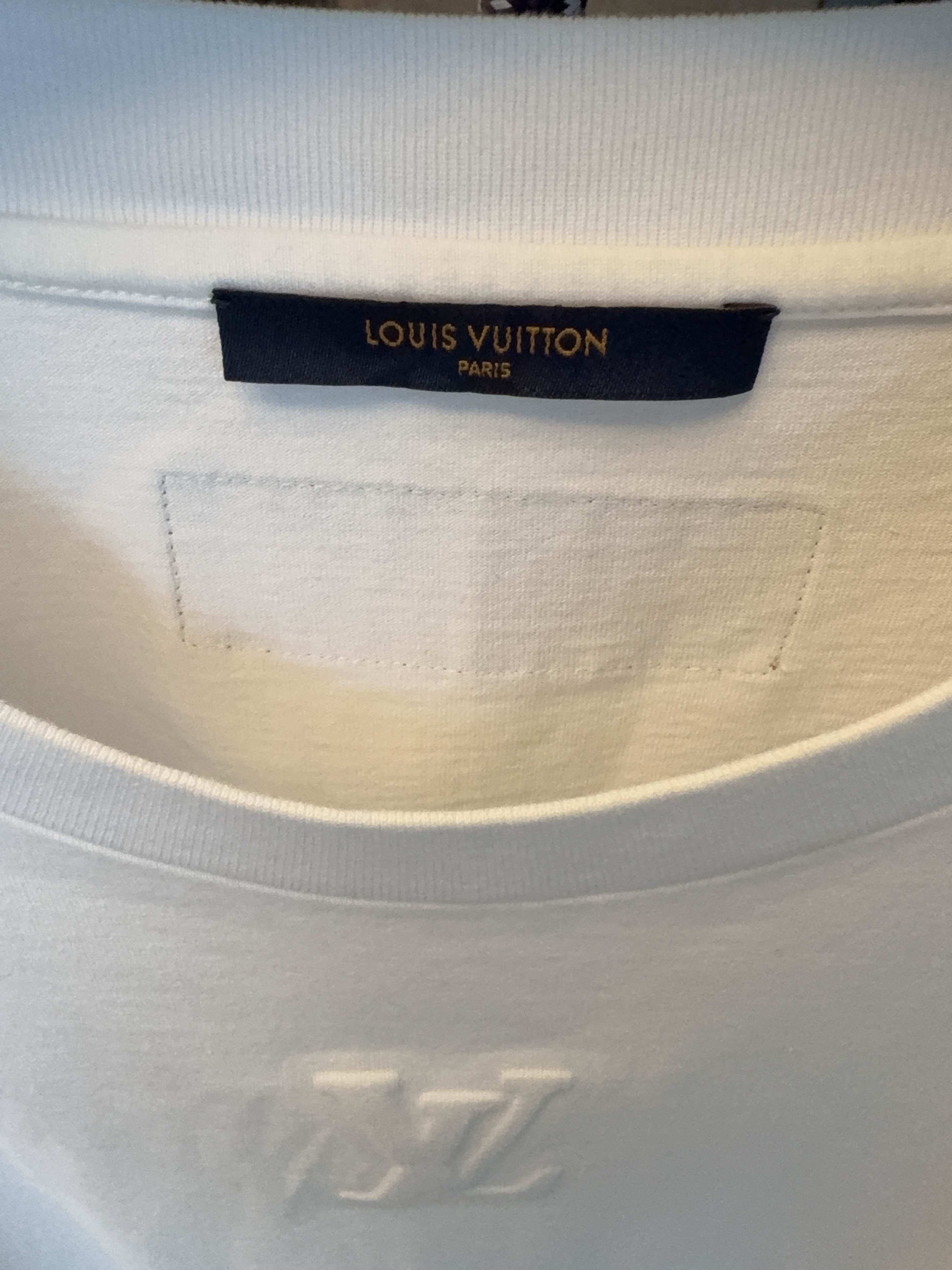 Louis Vuitton Louis Vuitton Embossed Logo T-Shirt Size XXL Size US XXL / EU 58 / 5 - 3 Thumbnail