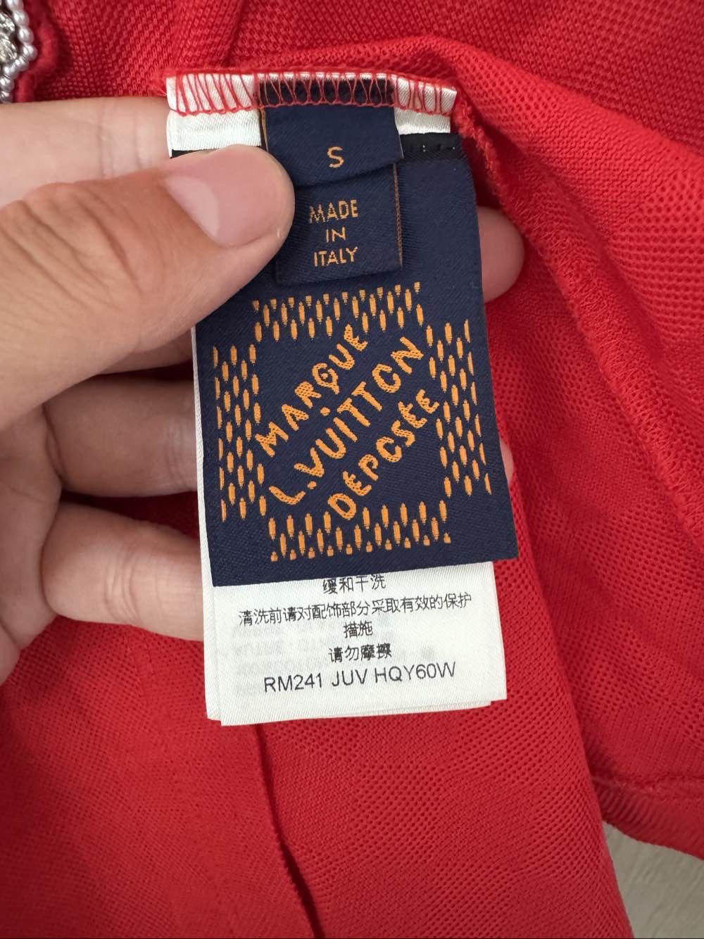 Louis Vuitton Louis Vuitton LV Logo Patch T-Shirt Red US S Size US S / EU 44-46 / 1 - 4 Thumbnail