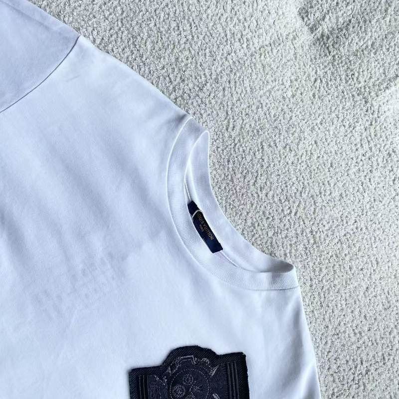 Louis Vuitton Louis Vuitton Badge Short Sleeve T-Shirt Size M Size US M / EU 48-50 / 2 - 3 Thumbnail