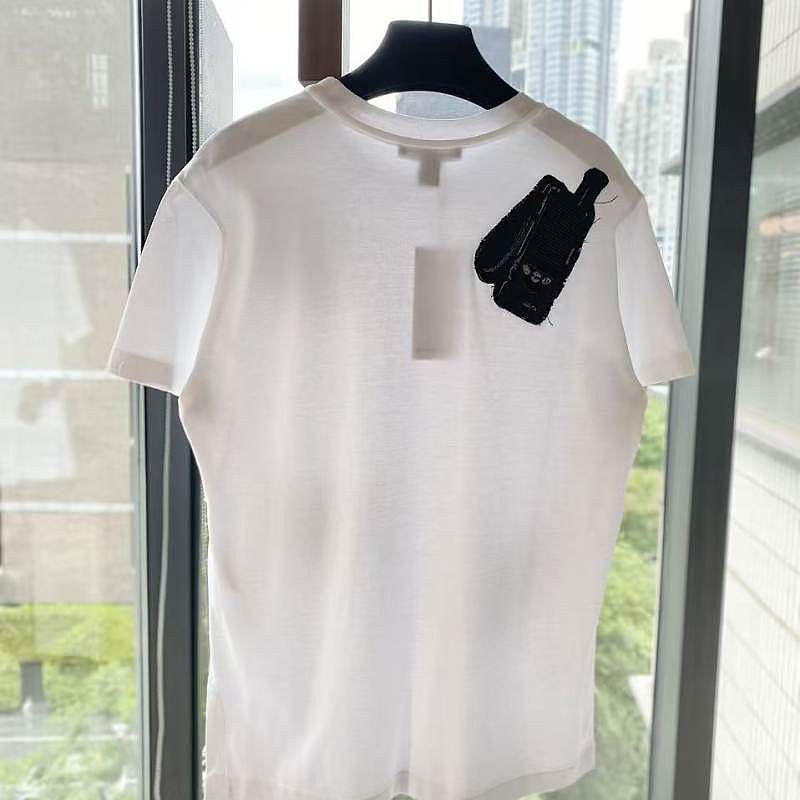 Louis Vuitton Louis Vuitton Badge Short Sleeve T-Shirt Size M Size US M / EU 48-50 / 2 - 2 Thumbnail