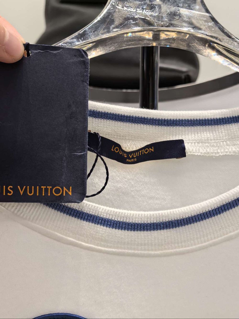 Louis Vuitton Louis Vuitton Alpine Patch T-Shirt Size S Size US S / EU 44-46 / 1 - 3 Thumbnail
