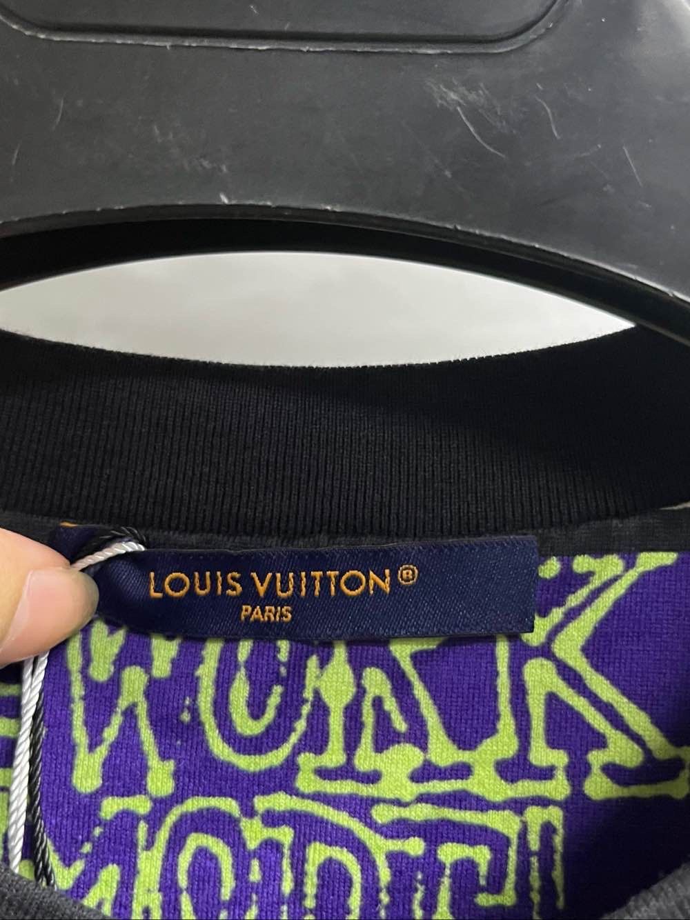 Louis Vuitton Louis Vuitton Graphic Print T-Shirt Size L Size US L / EU 52-54 / 3 - 3 Thumbnail