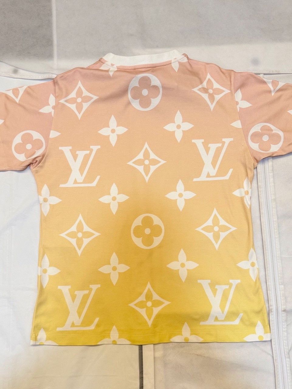 Louis Vuitton Louis Vuitton Monogram Gradient T-Shirt Size L Size L / US 10 / IT 46 - 2 Thumbnail