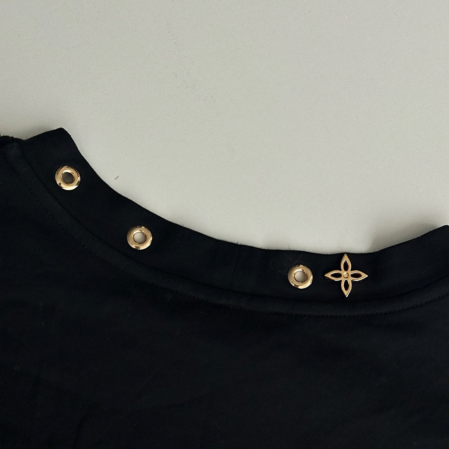 Louis Vuitton Louis Vuitton Monogram Grommet T-Shirt Size L Size L / US 10 / IT 46 - 6 Thumbnail