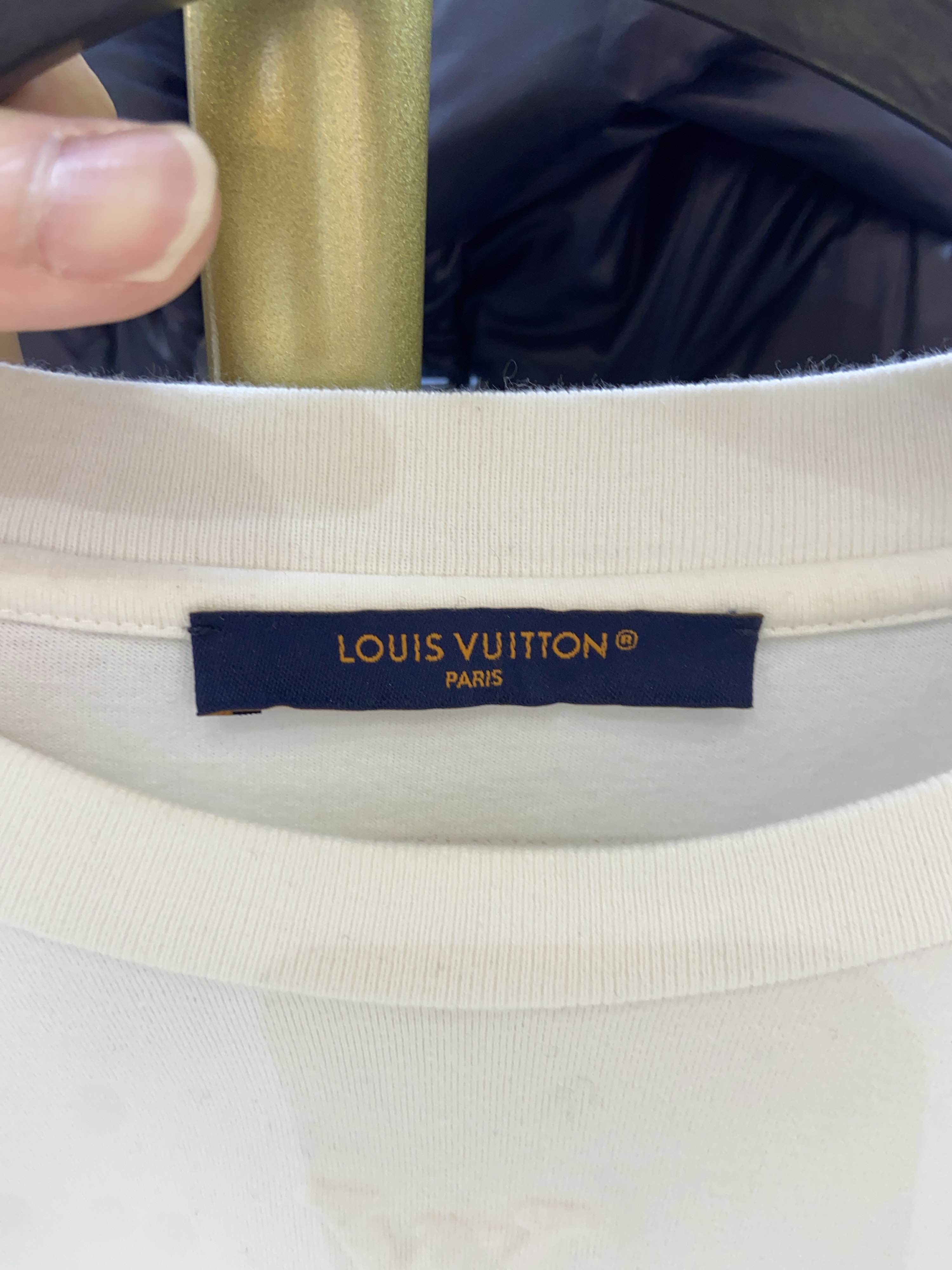 Louis Vuitton Louis Vuitton Embossed Logo T-Shirt Size XL Size US XL / EU 56 / 4 - 3 Thumbnail