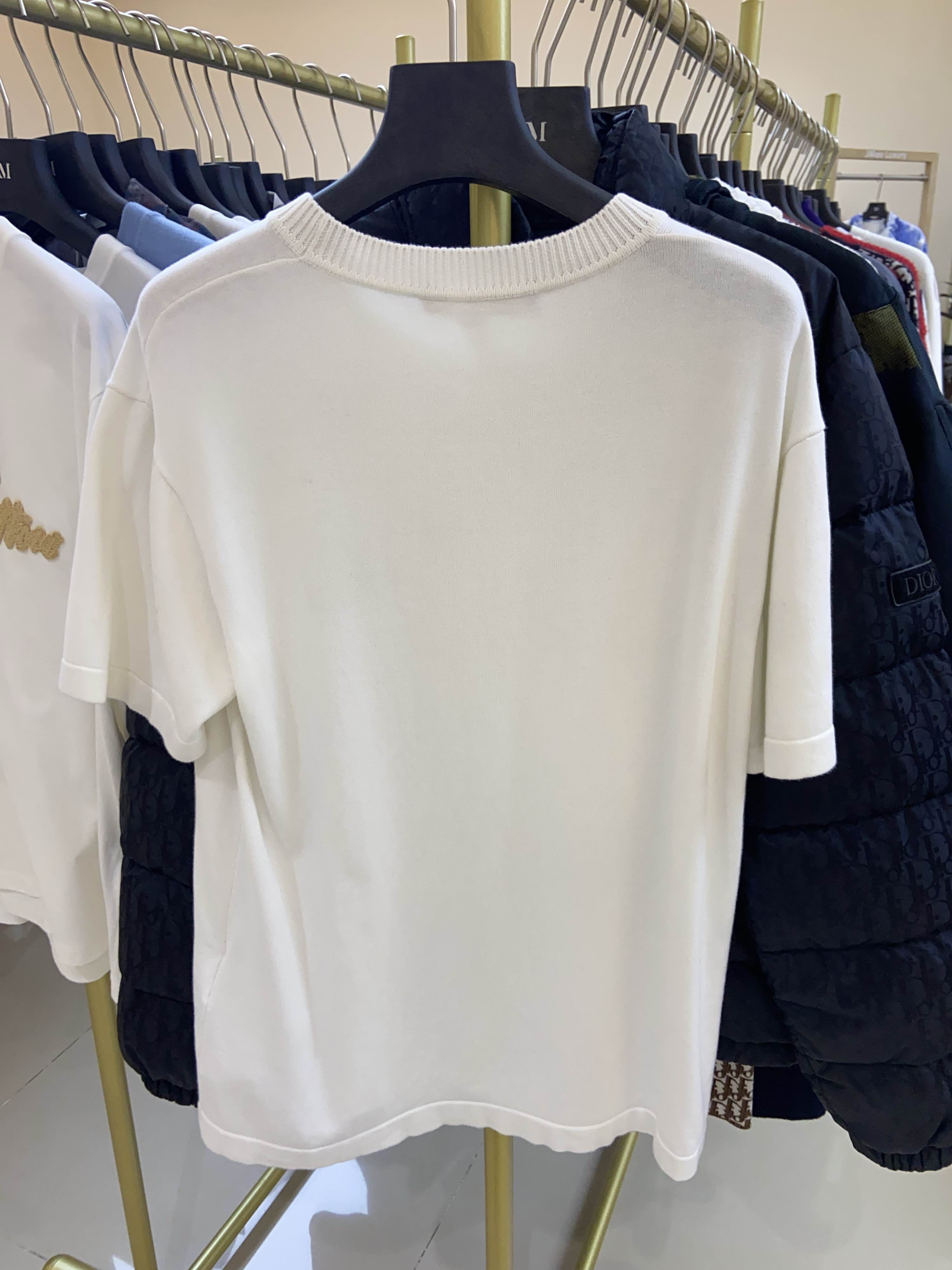 Louis Vuitton Louis Vuitton Logo Embroidery T-Shirt Size M Size US M / EU 48-50 / 2 - 2 Thumbnail