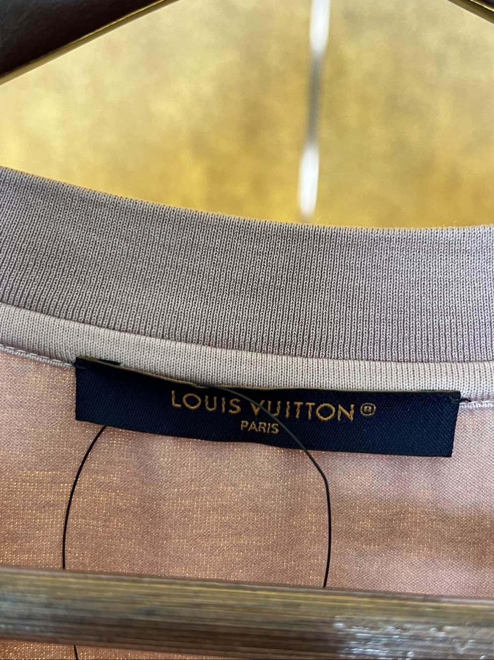 Louis Vuitton Louis Vuitton Logo Patch T-Shirt Size L Size US L / EU 52-54 / 3 - 3 Thumbnail