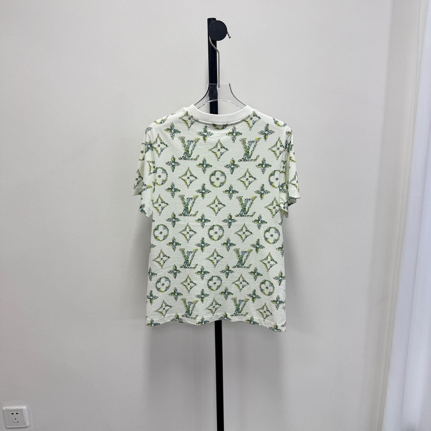 Louis Vuitton Louis Vuitton Floral Monogram Short Sleeve T-Shirt Size S Size S / US 4 / IT 40 - 2 Thumbnail