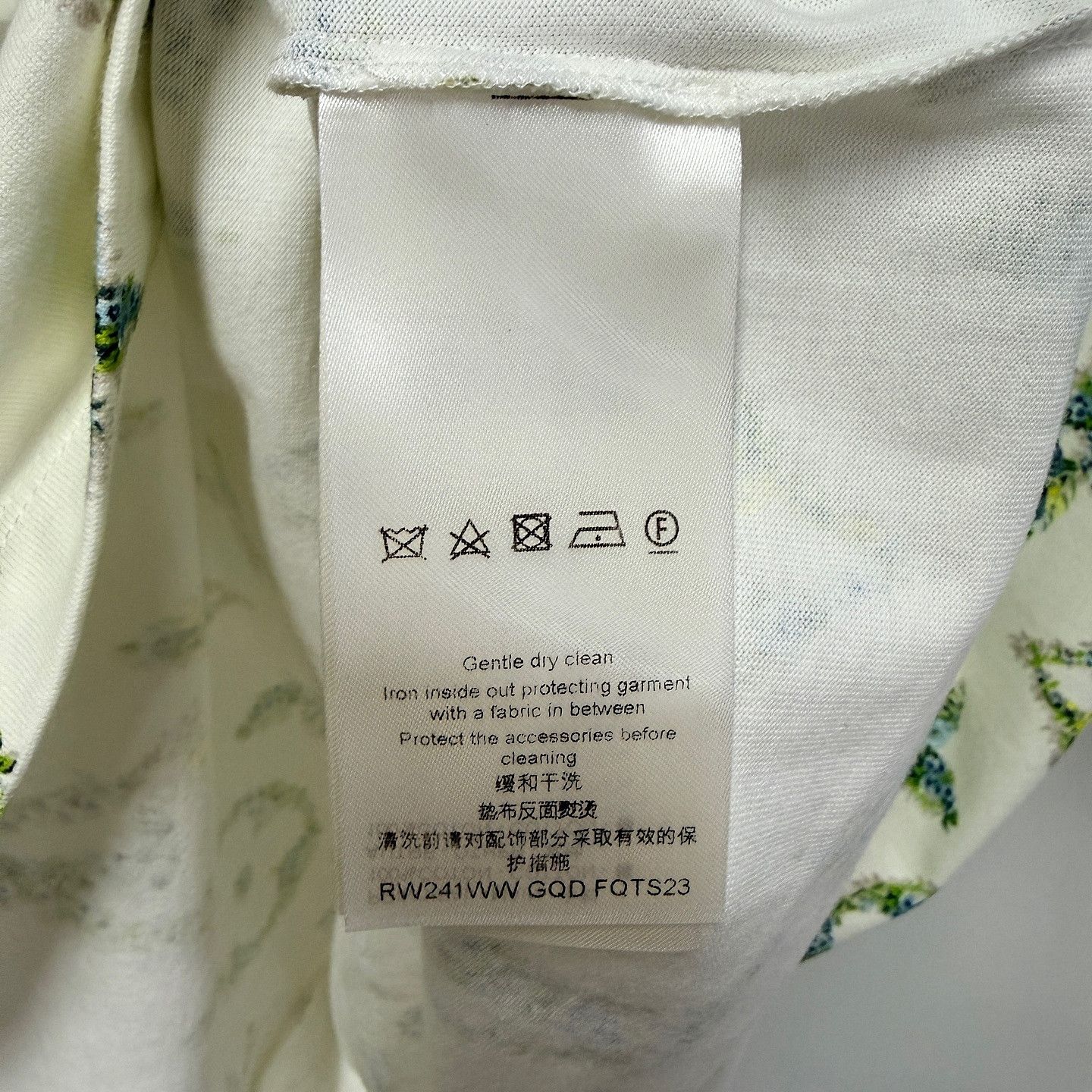 Louis Vuitton Louis Vuitton Floral Monogram Short Sleeve T-Shirt Size S Size S / US 4 / IT 40 - 4 Thumbnail