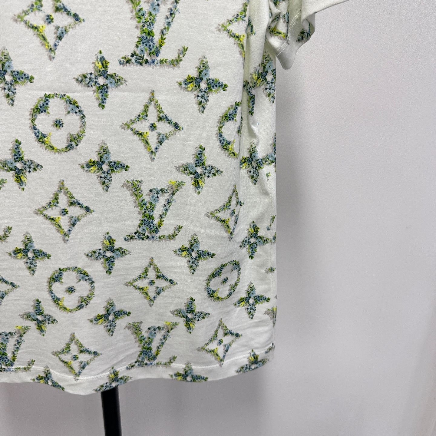 Louis Vuitton Louis Vuitton Floral Monogram Short Sleeve T-Shirt Size S Size S / US 4 / IT 40 - 8 Thumbnail