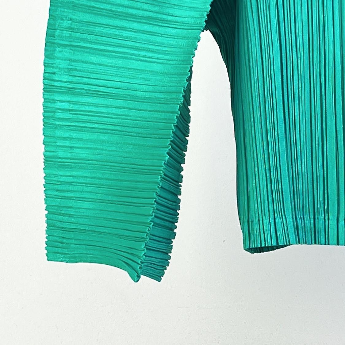 Pleats Please Issey Miyake PLEATS PLEASE ISSEY MIYAKE Green Pleated Button Up Size ONE SIZE - 5 Thumbnail