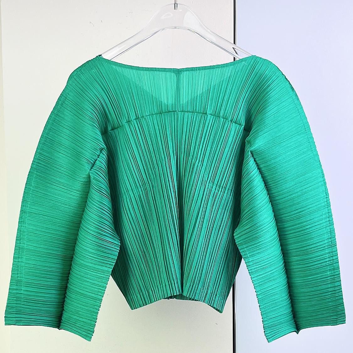 Pleats Please Issey Miyake PLEATS PLEASE ISSEY MIYAKE Green Pleated Button Up Size ONE SIZE - 2 Thumbnail