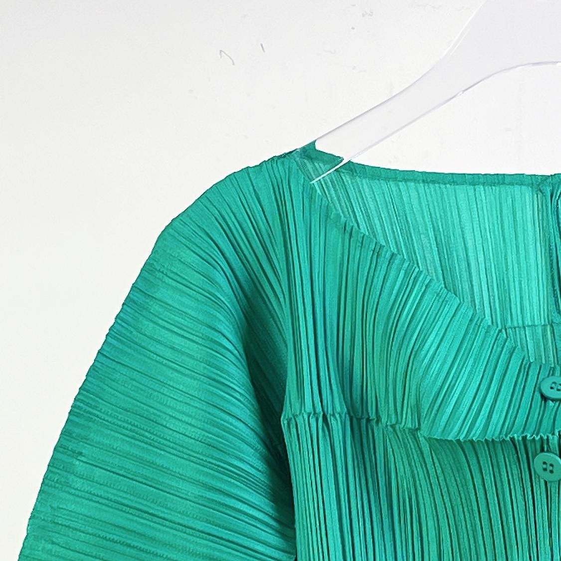 Pleats Please Issey Miyake PLEATS PLEASE ISSEY MIYAKE Green Pleated Button Up Size ONE SIZE - 3 Thumbnail