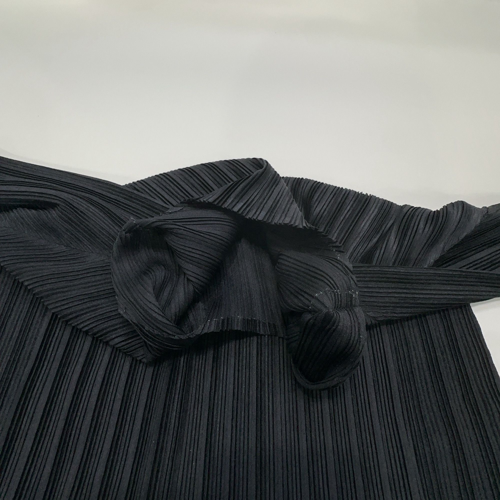 Issey Miyake Pleats Please Issey Miyake Black Pleated Long Sleeve Top 3 Size L / US 10 / IT 46 - 5 Thumbnail