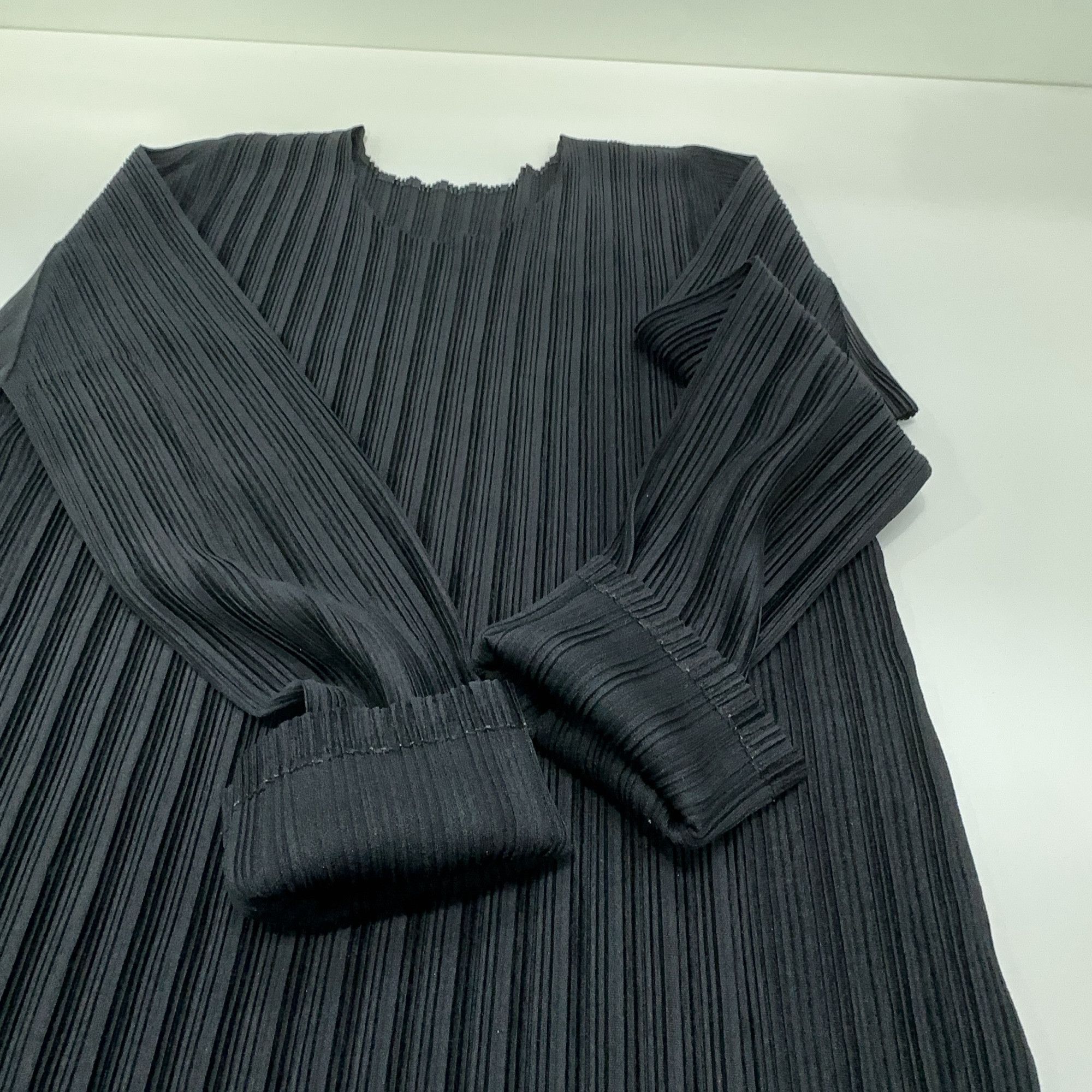 Issey Miyake Pleats Please Issey Miyake Black Pleated Long Sleeve Top 3 Size L / US 10 / IT 46 - 6 Thumbnail