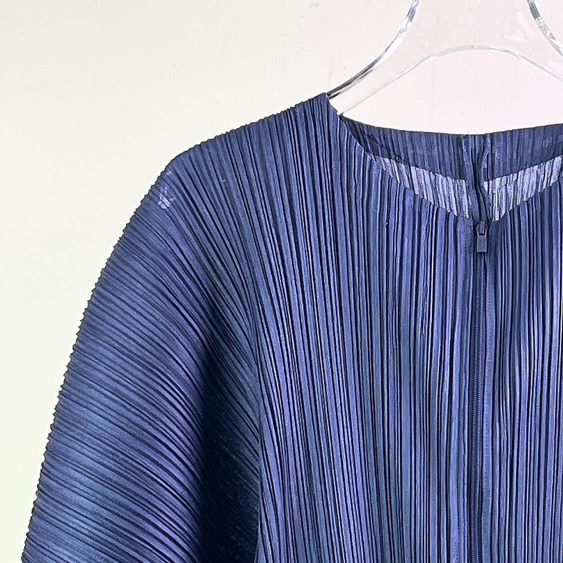 Pleats Please Issey Miyake Pleats Please Issey Miyake Blue Pleated Short Sleeve Top XS Size XS / US 0-2 / IT 36-38 - 5 Thumbnail
