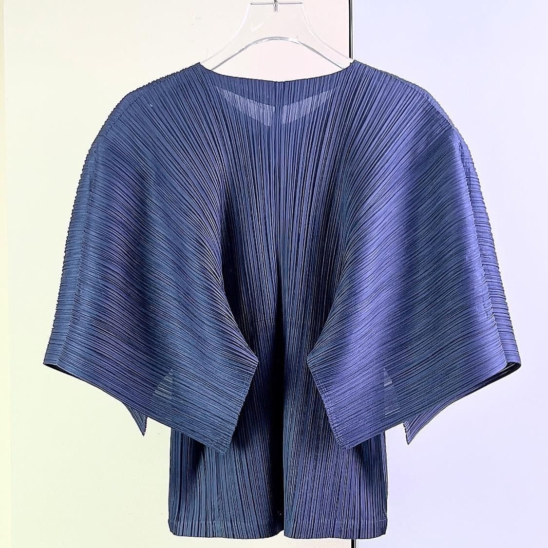Pleats Please Issey Miyake Pleats Please Issey Miyake Blue Pleated Short Sleeve Top XS Size XS / US 0-2 / IT 36-38 - 2 Thumbnail