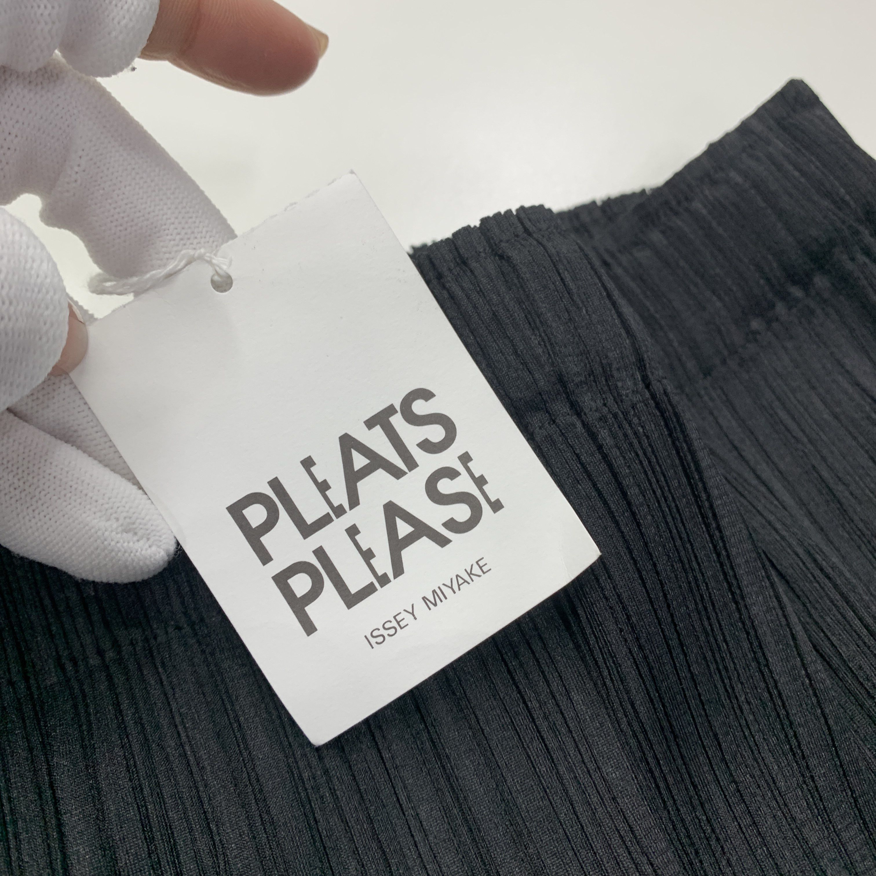 Pleats Please Issey Miyake Pleats Please Issey Miyake Black Pleated Maxi Skirt Size 1 Size 27" / US 4 / IT 40 - 5 Thumbnail