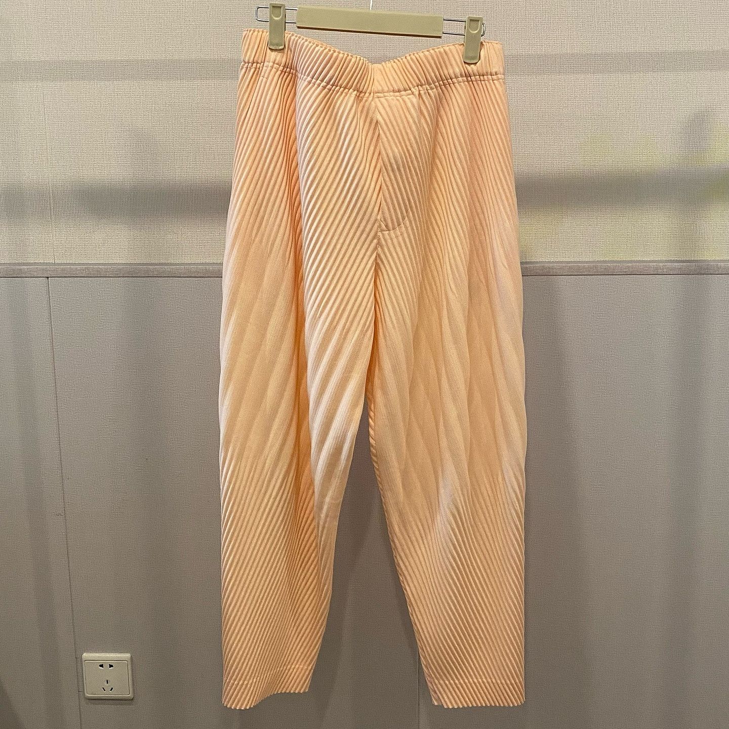 Issey Miyake Homme Plissé Issey Miyake Pleated Trousers Pink Size 2 Size US 32 / EU 48 - 2 Thumbnail