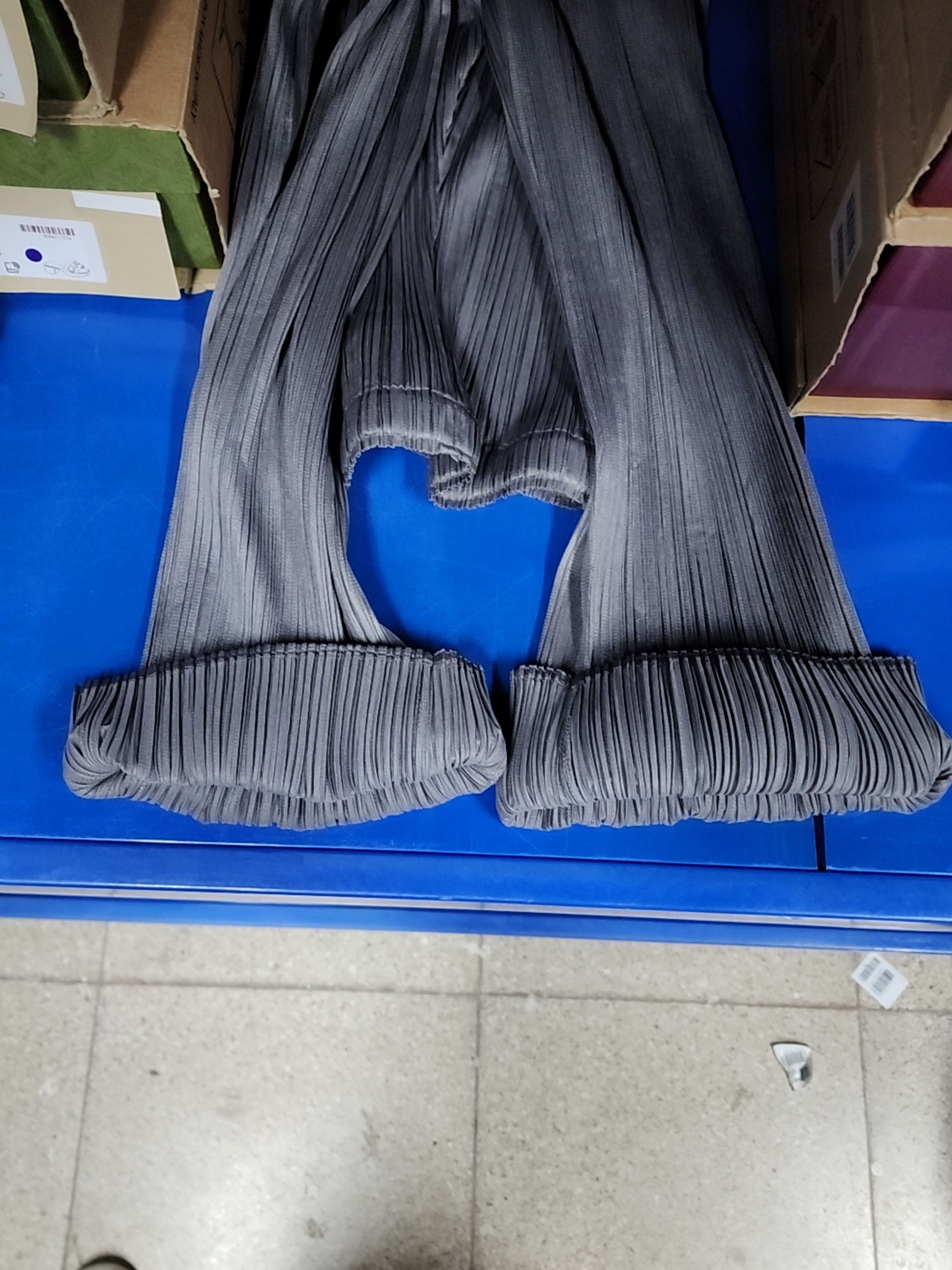 Pleats Please Issey Miyake PLEATS PLEASE ISSEY MIYAKE Pleated Pants Size 0 Size 25" / US 0 / IT 36 - 6 Thumbnail