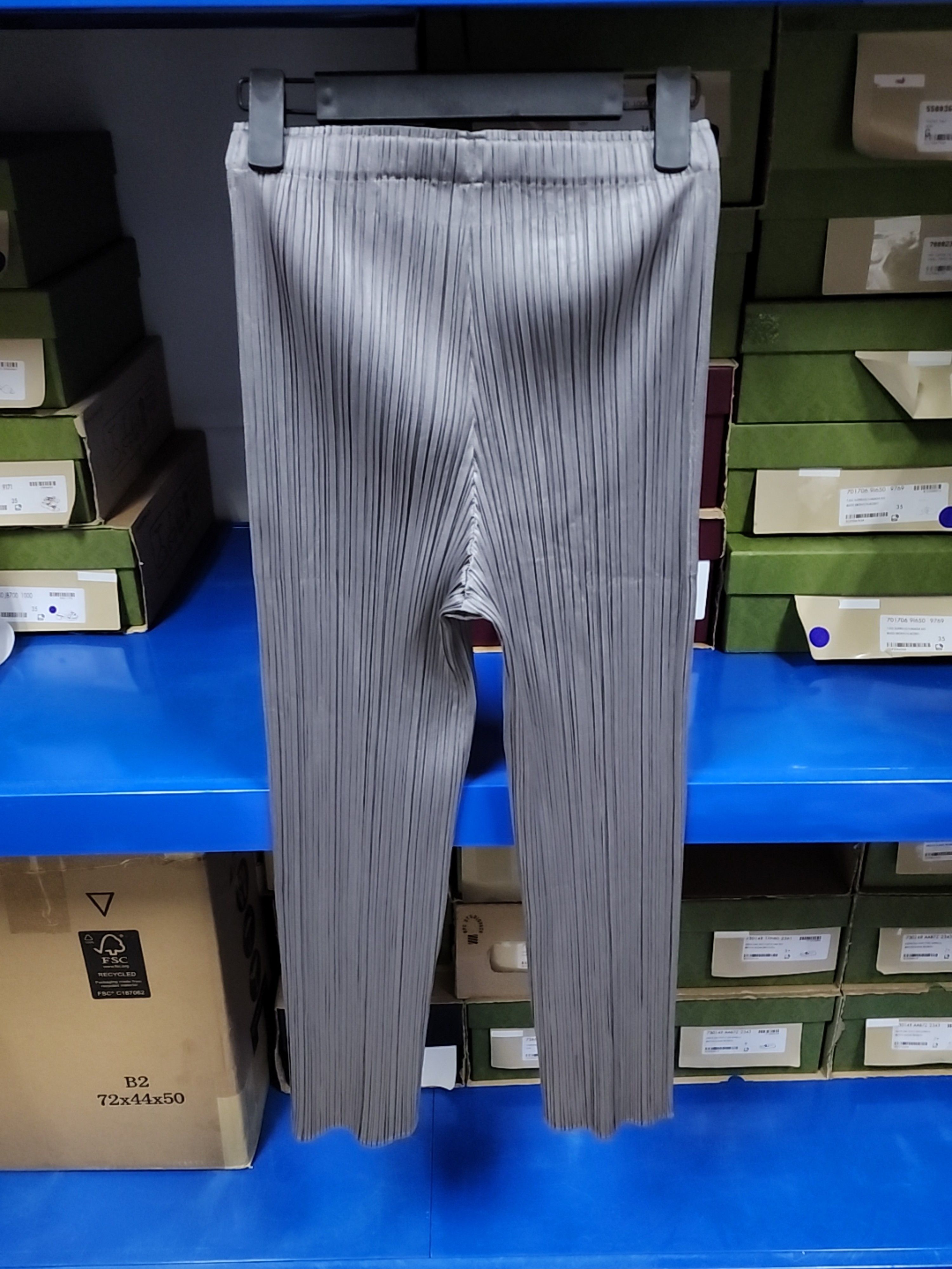 Pleats Please Issey Miyake PLEATS PLEASE ISSEY MIYAKE Pleated Pants Size 0 Size 25" / US 0 / IT 36 - 2 Thumbnail