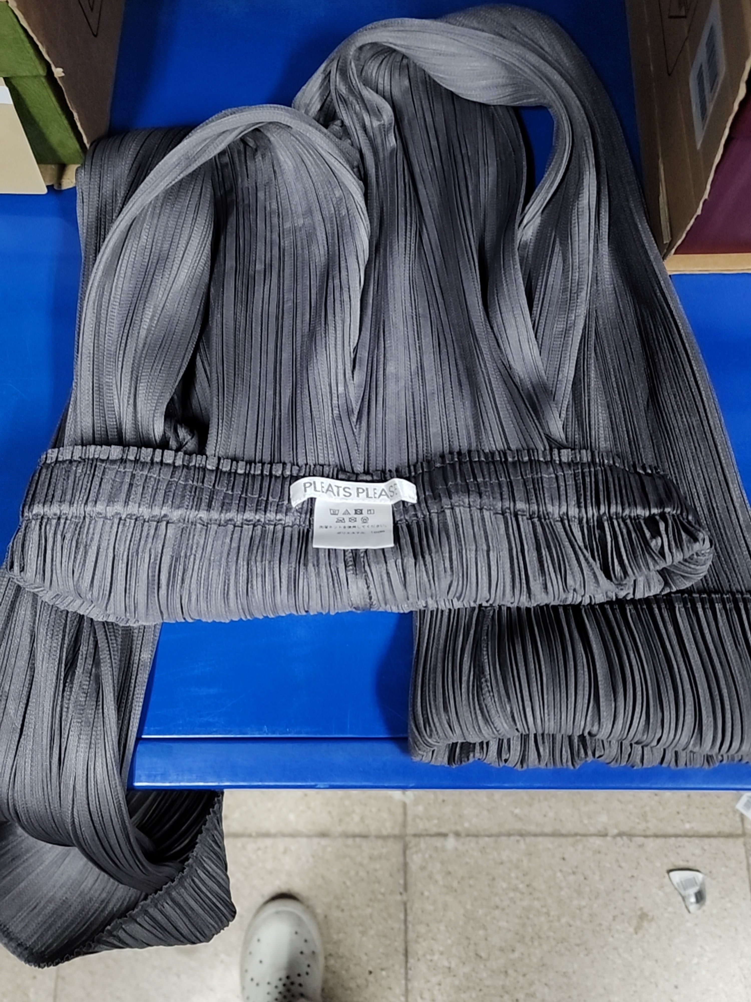 Pleats Please Issey Miyake PLEATS PLEASE ISSEY MIYAKE Pleated Pants Size 0 Size 25" / US 0 / IT 36 - 8 Thumbnail