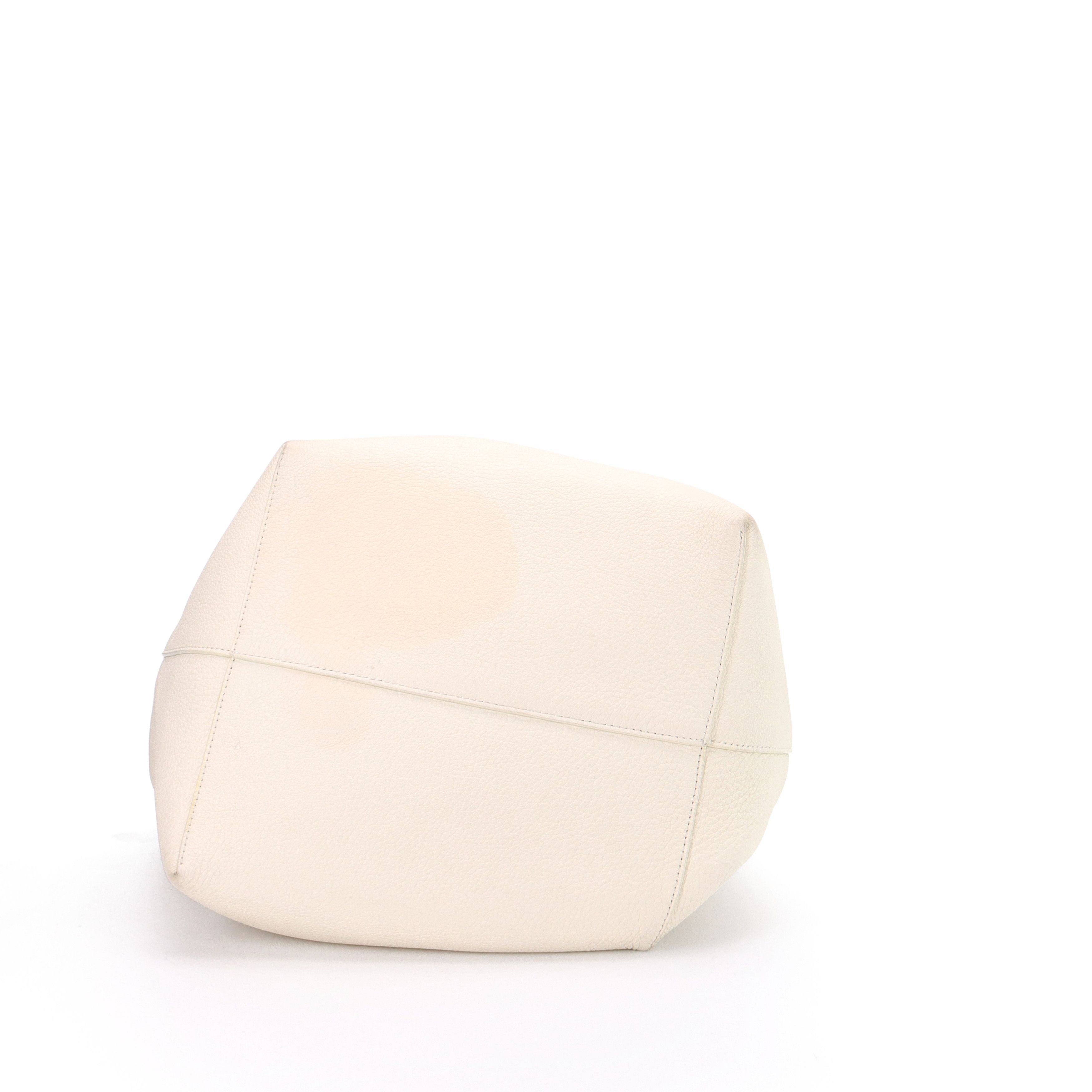 The Row The Row Off-White Leather Bucket Bag Size ONE SIZE - 4 Thumbnail