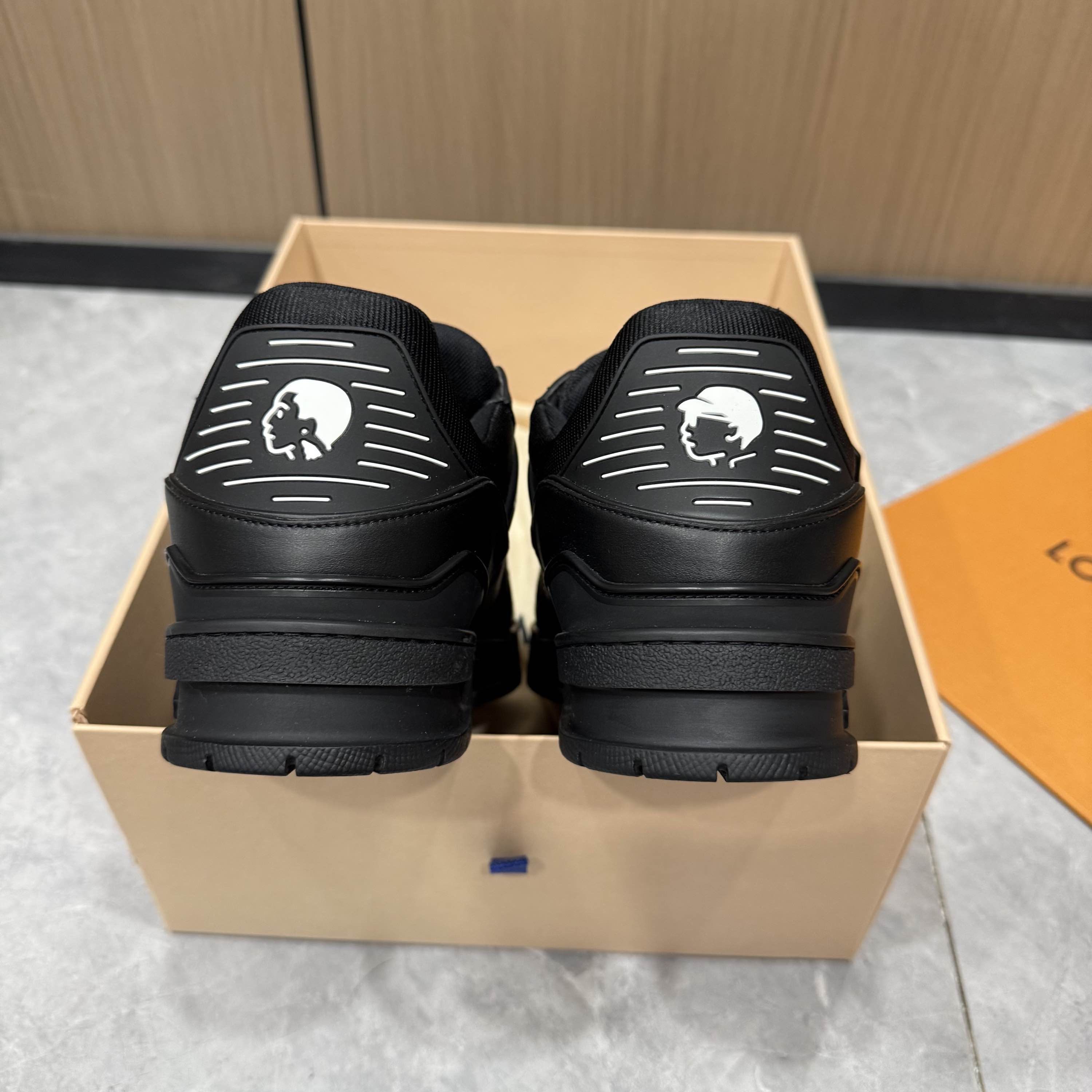 Louis Vuitton Louis Vuitton x Nigo Trainer Sneakers US 9 / EU 42 Size US 9 / EU 42 - 3 Thumbnail