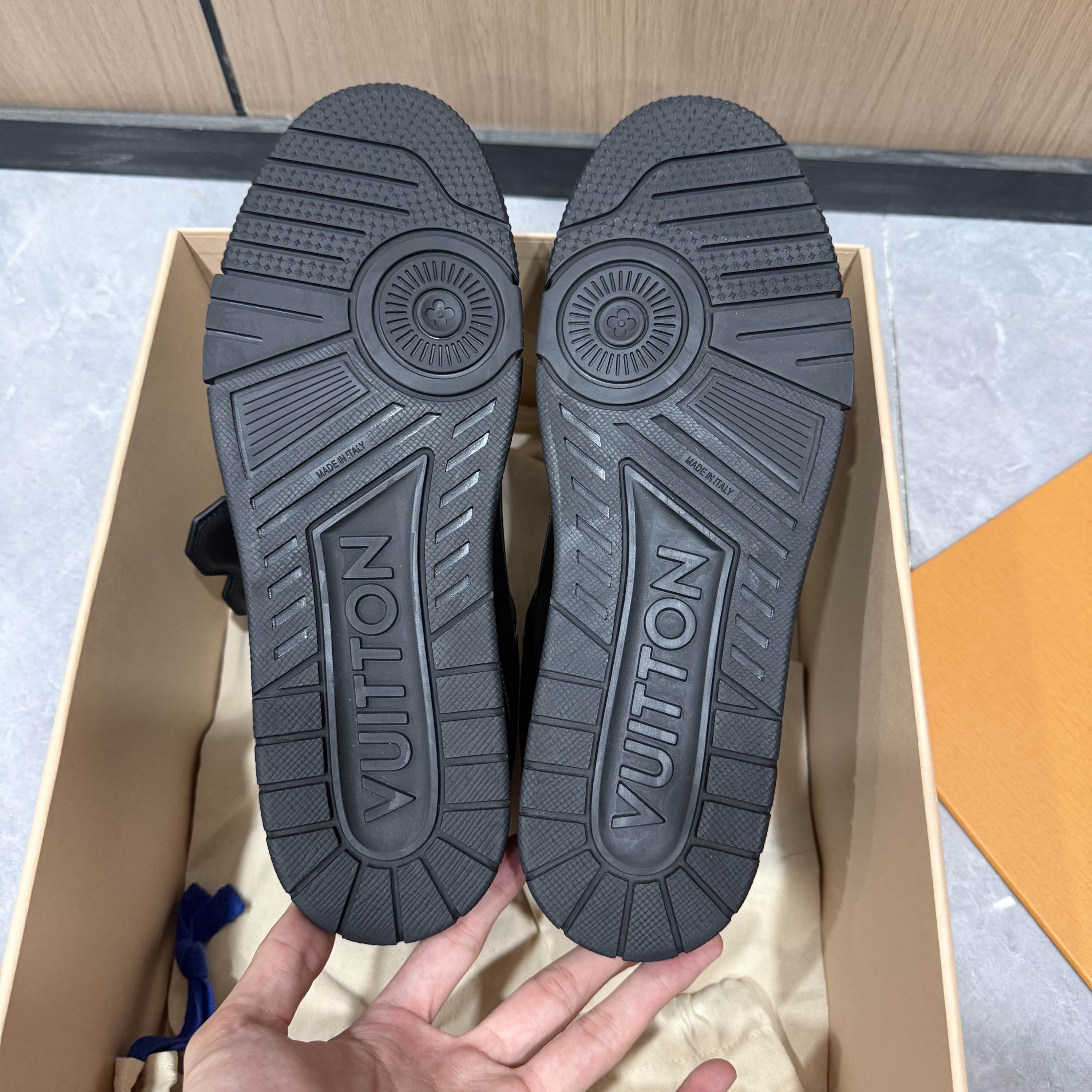 Louis Vuitton Louis Vuitton x Nigo Trainer Sneakers US 9 / EU 42 Size US 9 / EU 42 - 4 Thumbnail