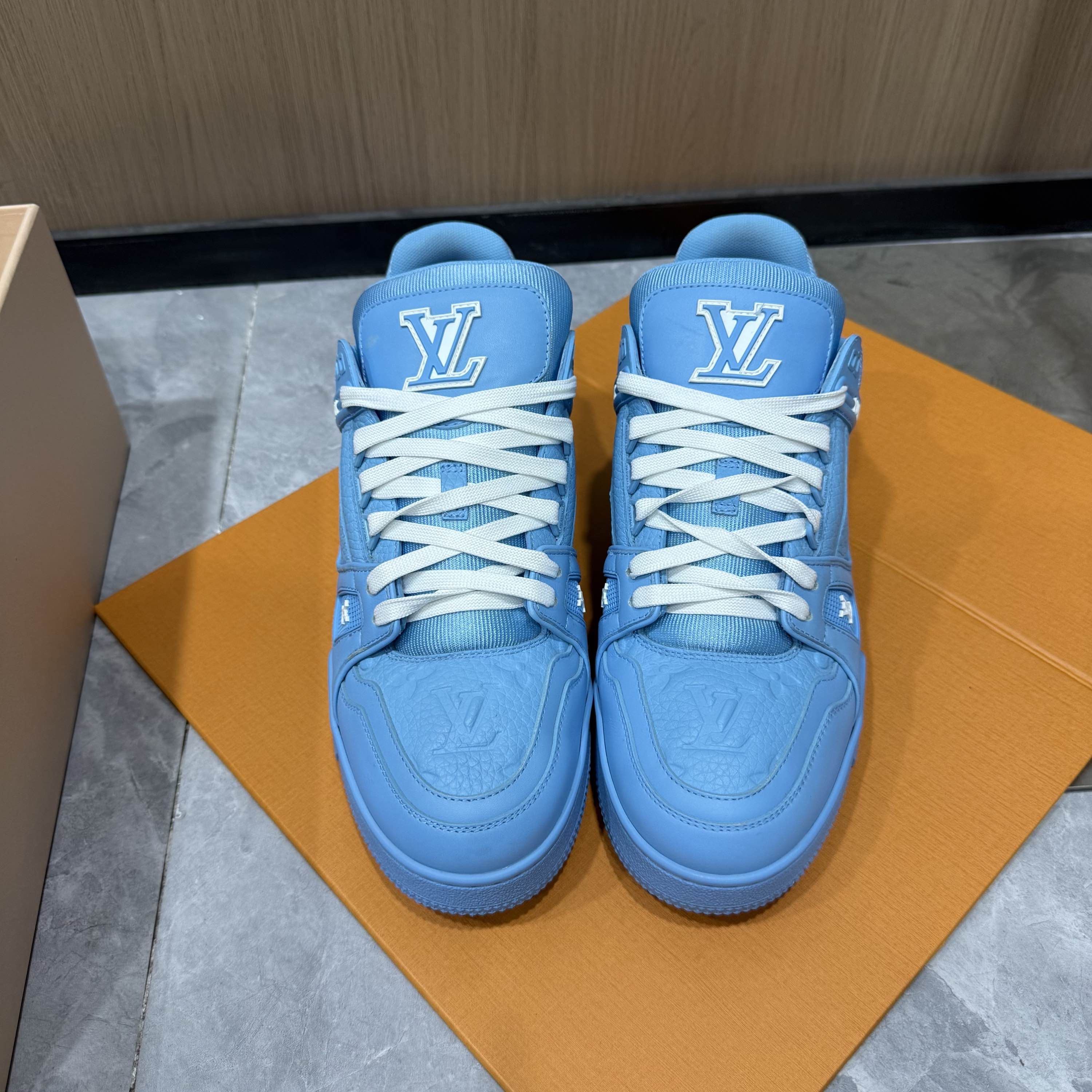 Louis Vuitton Louis Vuitton Trainer Blue Low-Top Sneakers US 9 Size US 9 / EU 42 - 2 Thumbnail