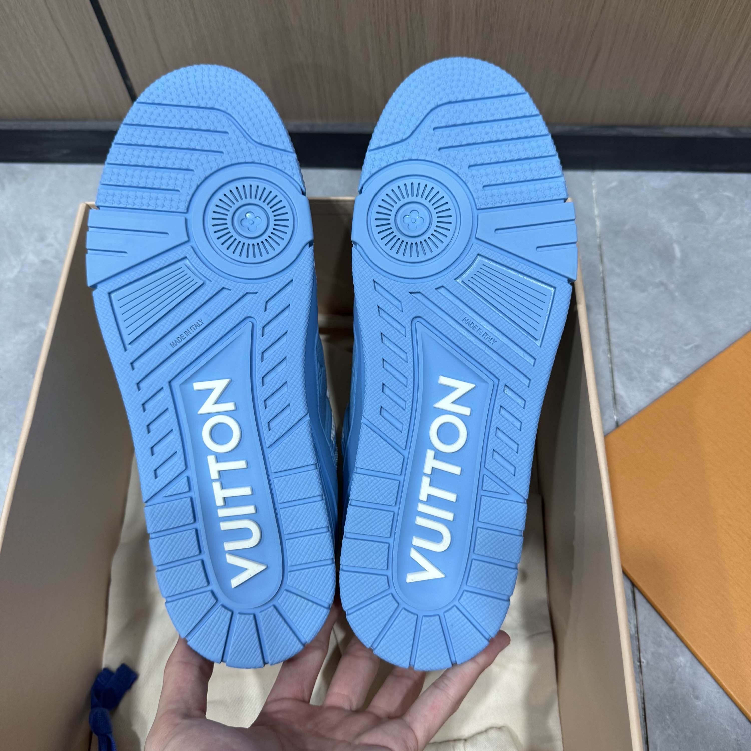 Louis Vuitton Louis Vuitton Trainer Blue Low-Top Sneakers US 9 Size US 9 / EU 42 - 4 Thumbnail