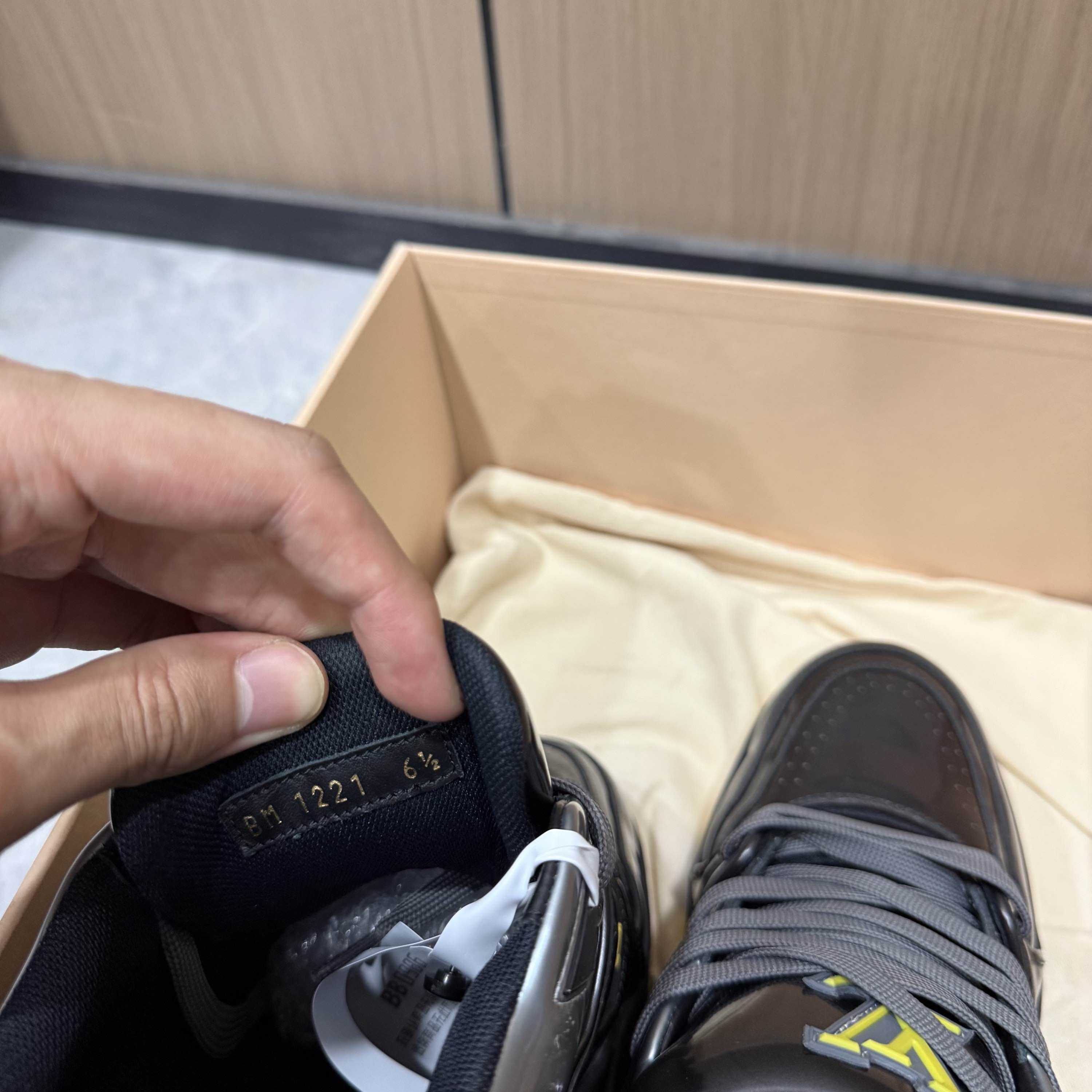 Louis Vuitton Louis Vuitton Trainer Low Top Sneakers 40.5 Size US 7.5 / EU 40-41 - 5 Thumbnail