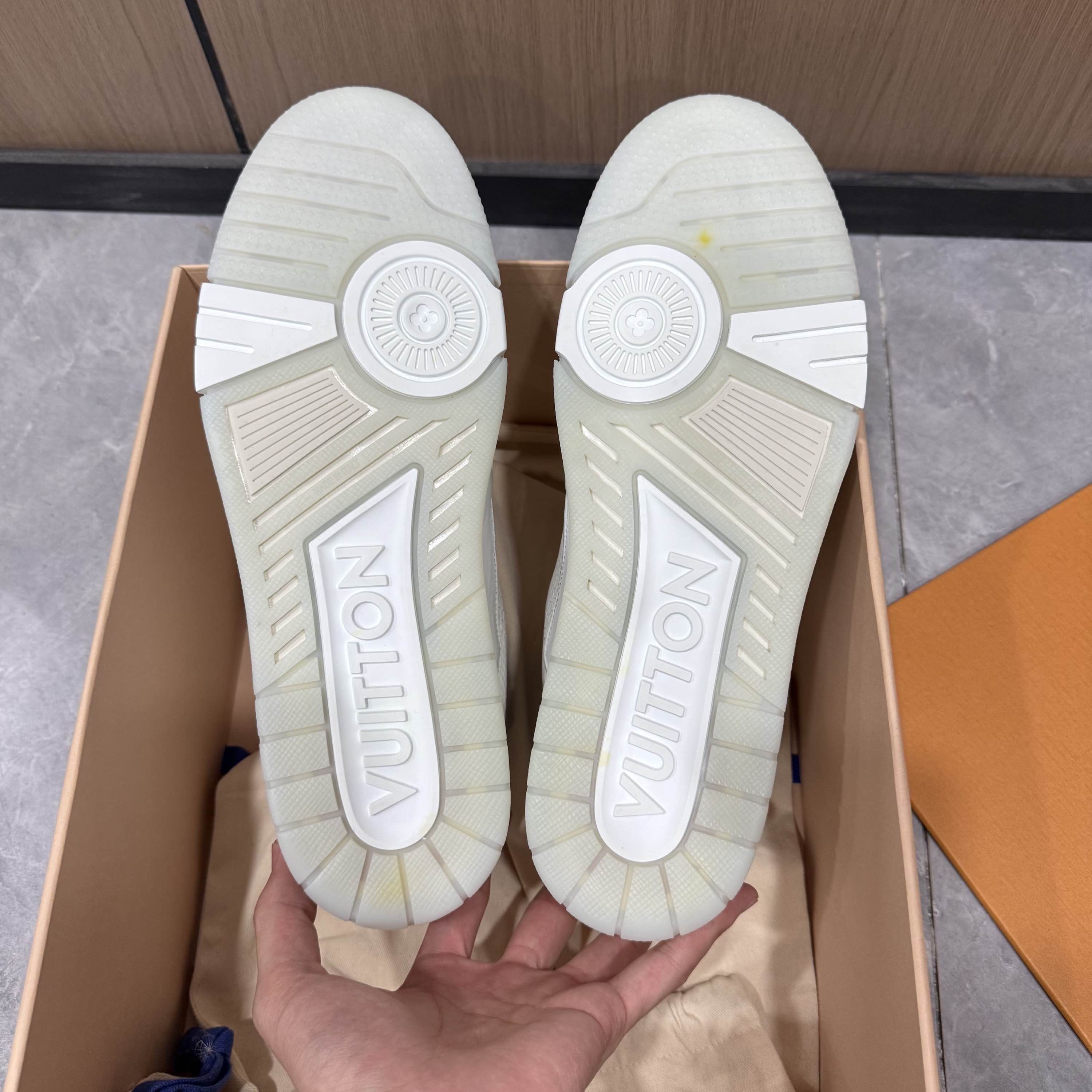 Louis Vuitton Louis Vuitton Trainer Low-Top Sneakers Size 10 Size US 10 / EU 43 - 4 Thumbnail