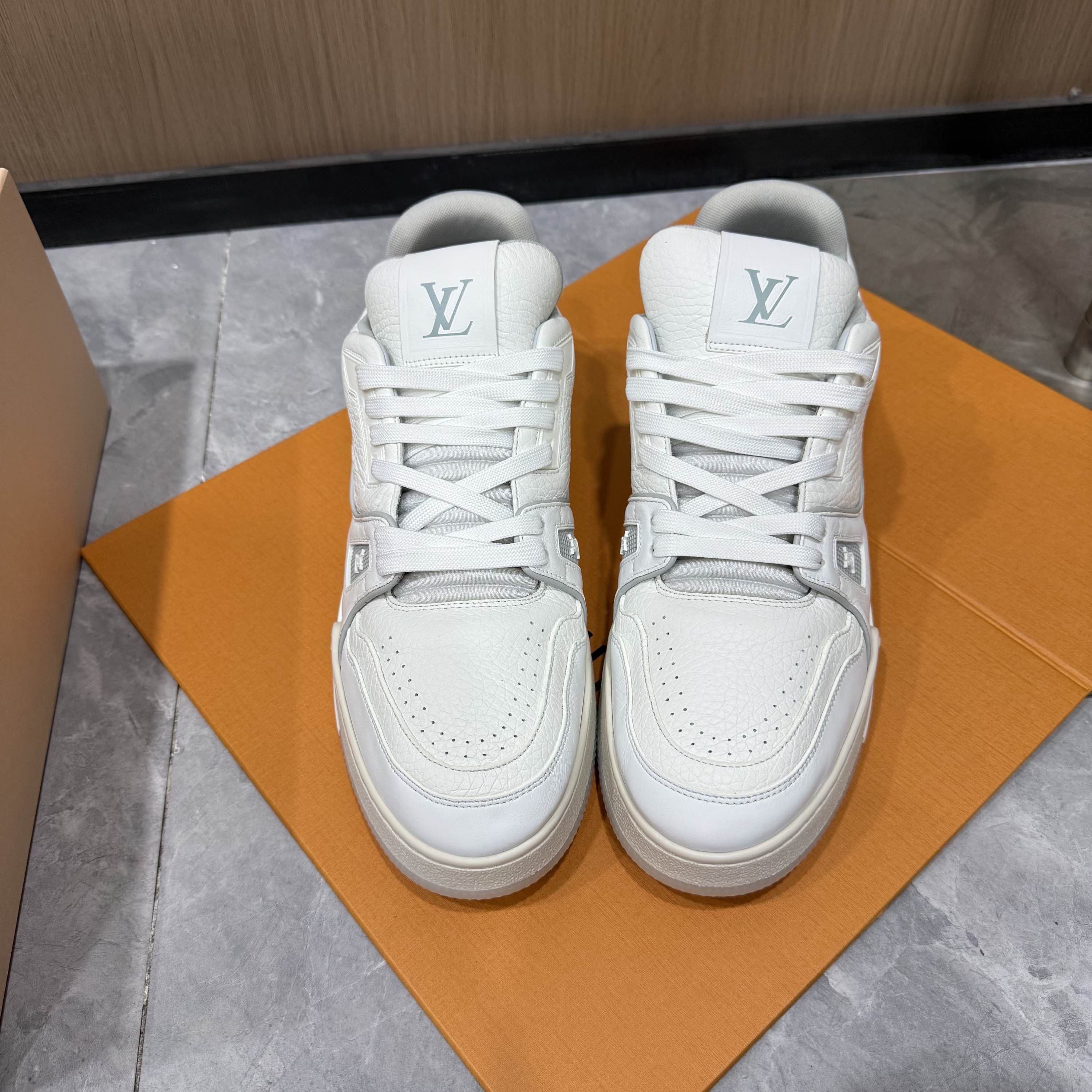Louis Vuitton Louis Vuitton Trainer Low-Top Sneakers Size 10 Size US 10 / EU 43 - 2 Thumbnail