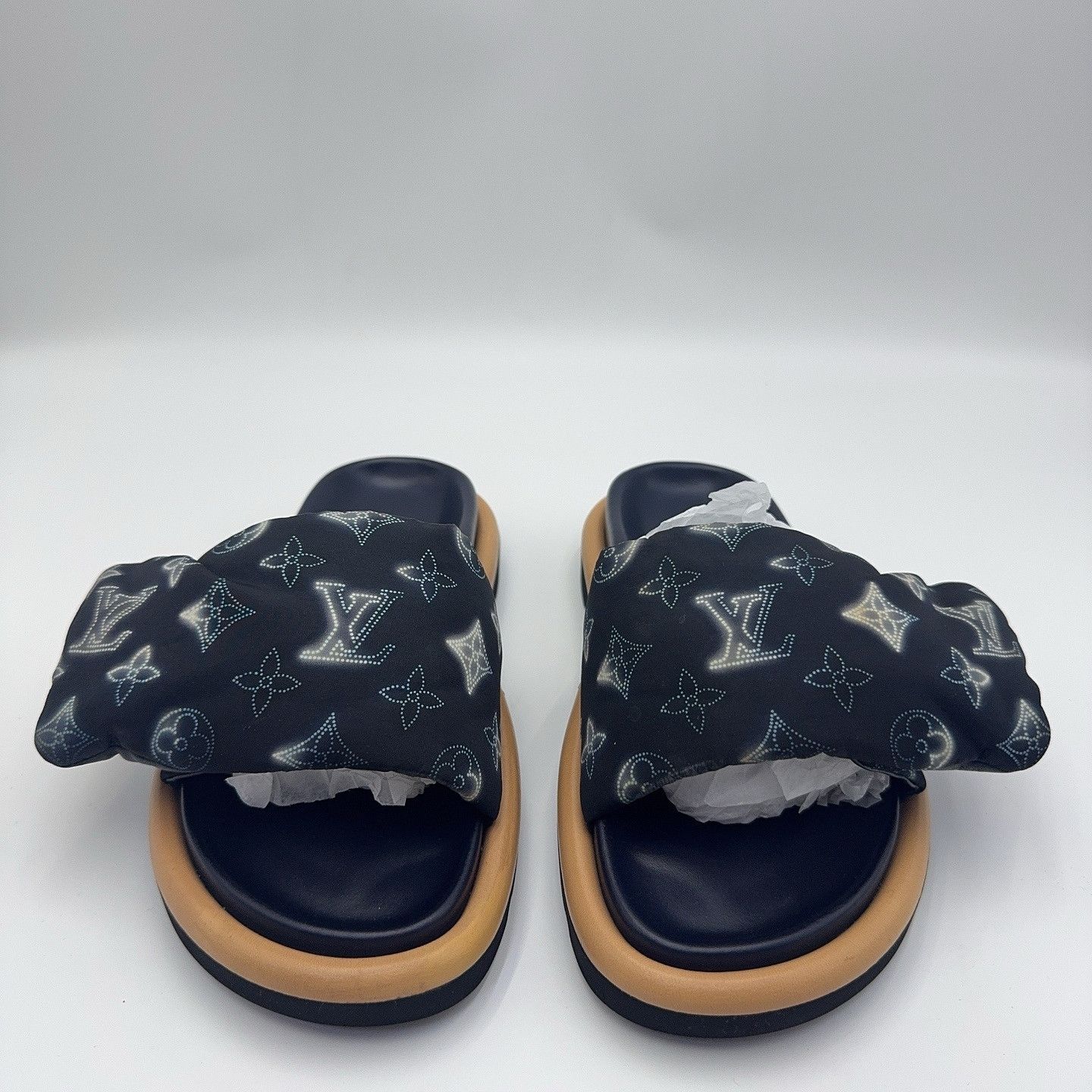 Louis Vuitton Louis Vuitton Pool Pillow Monogram Sandals Size 35 Size US 5 / IT 35 - 2 Thumbnail